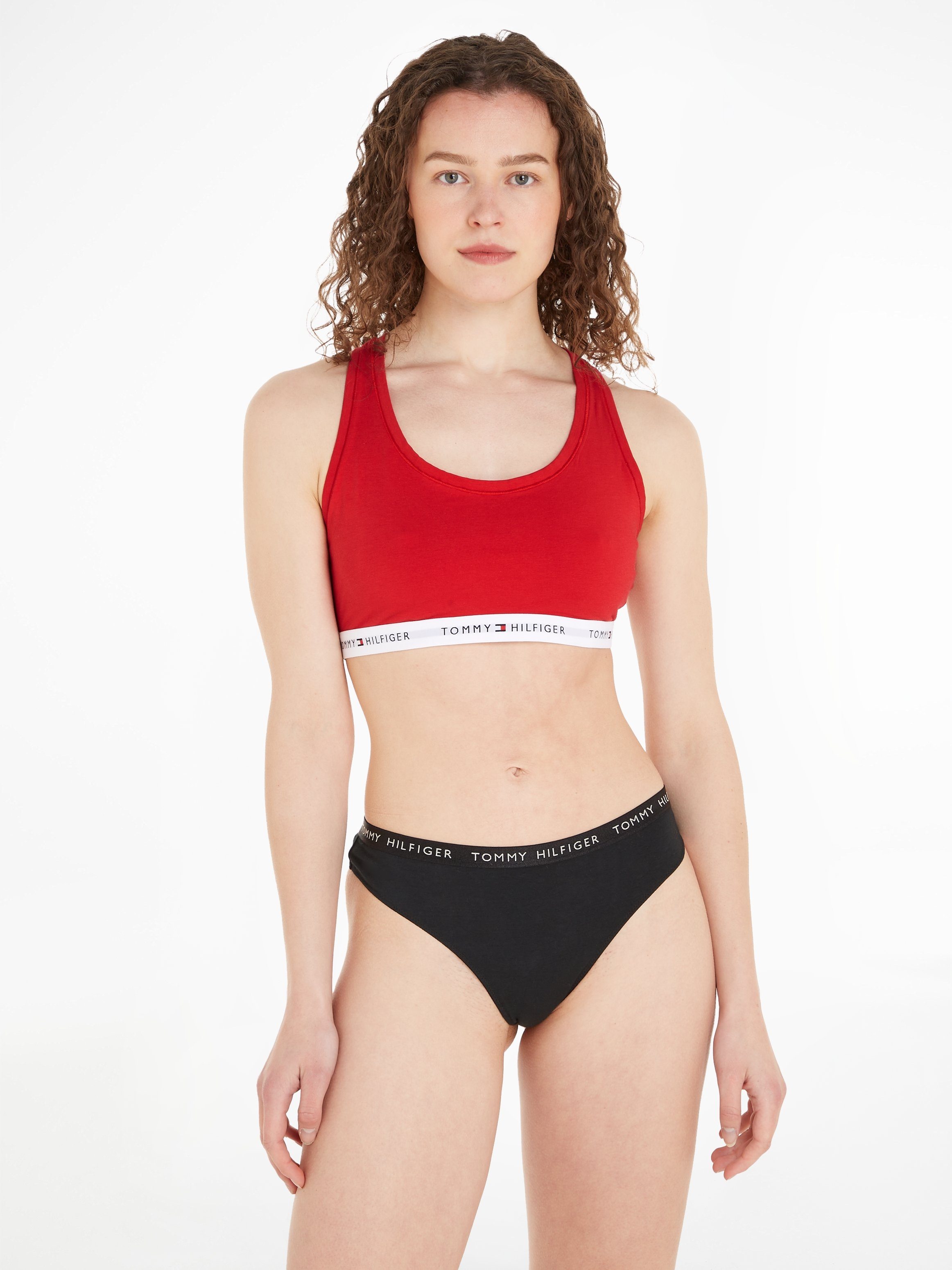 Unterbrustband Sport-Bustier Underwear Red Hilfiger dem mit Tommy auf Primary TH-Schriftzügen