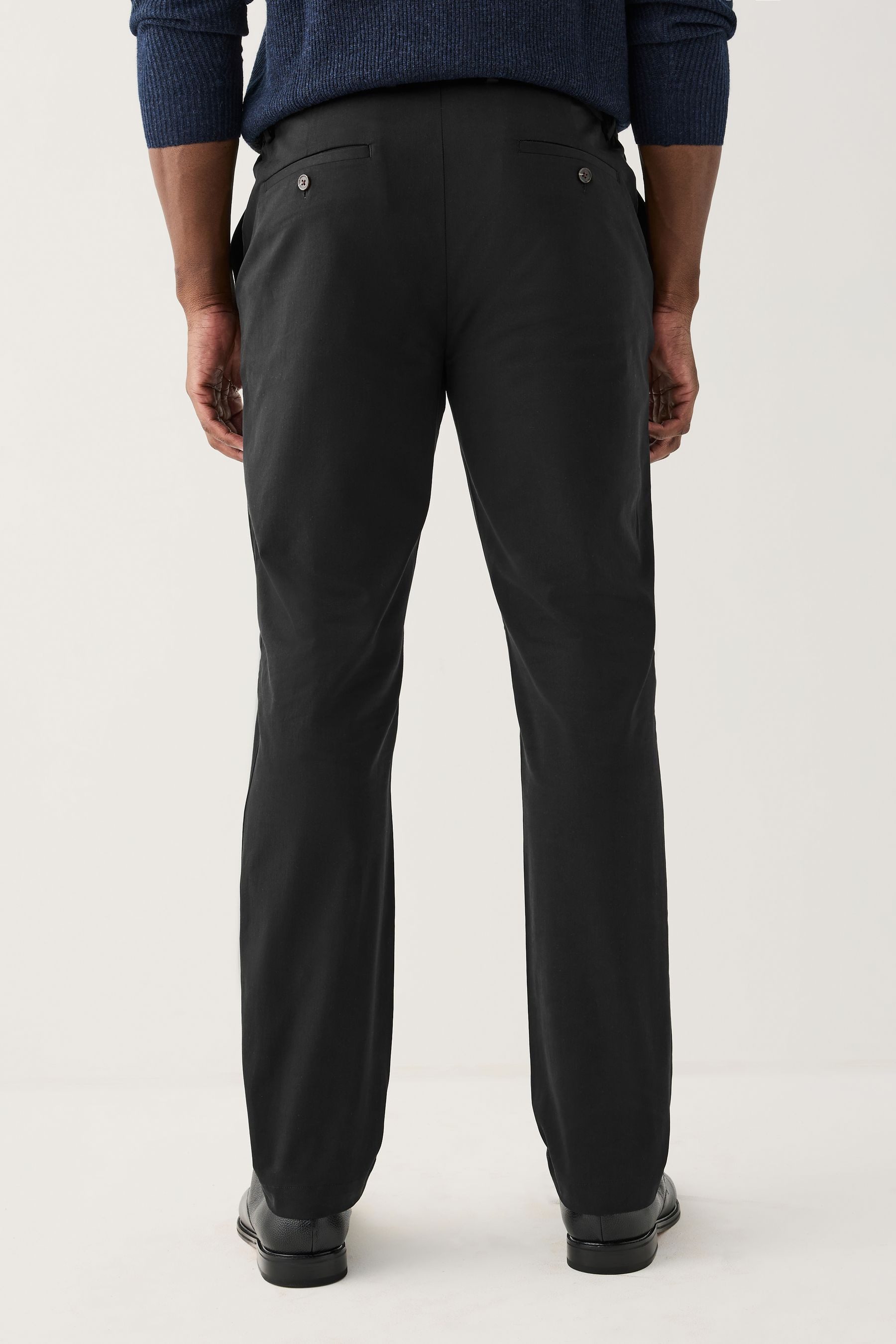 Next Chinohose Edle Muscle Fit Chinohose mit Komfortbund (1-tlg)