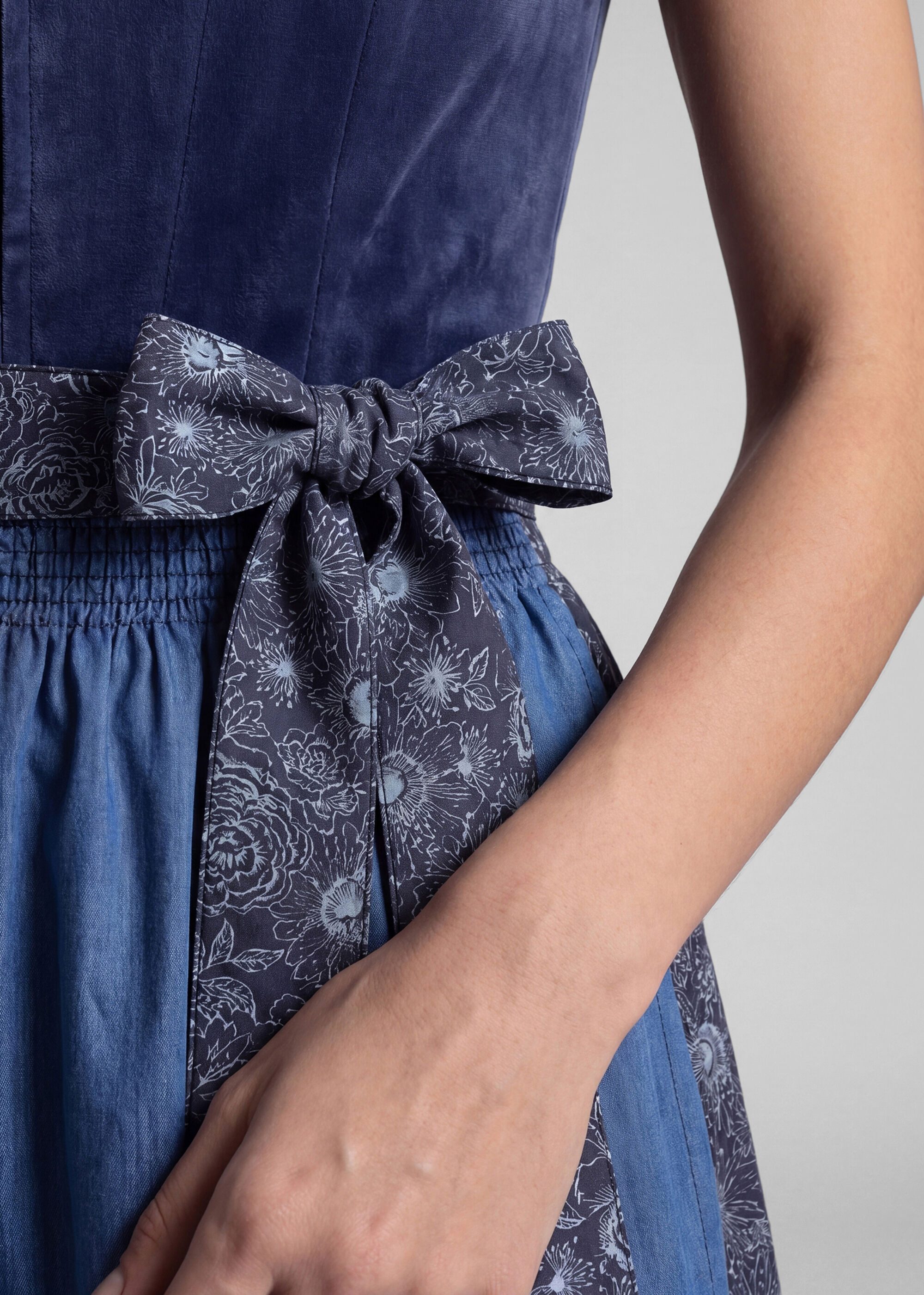 Spieth & Wensky Dirndl Kendall (1-tlg) mit klassischer Trachtenoptik – Bild 5 von 5