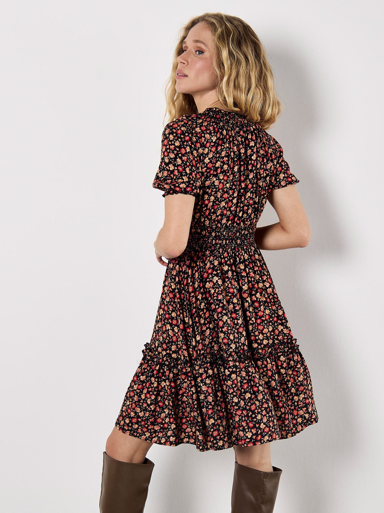 Apricot Minikleid Mini-Kleid mit Smokdetails und Blumenmuster – Bild 5 von 5