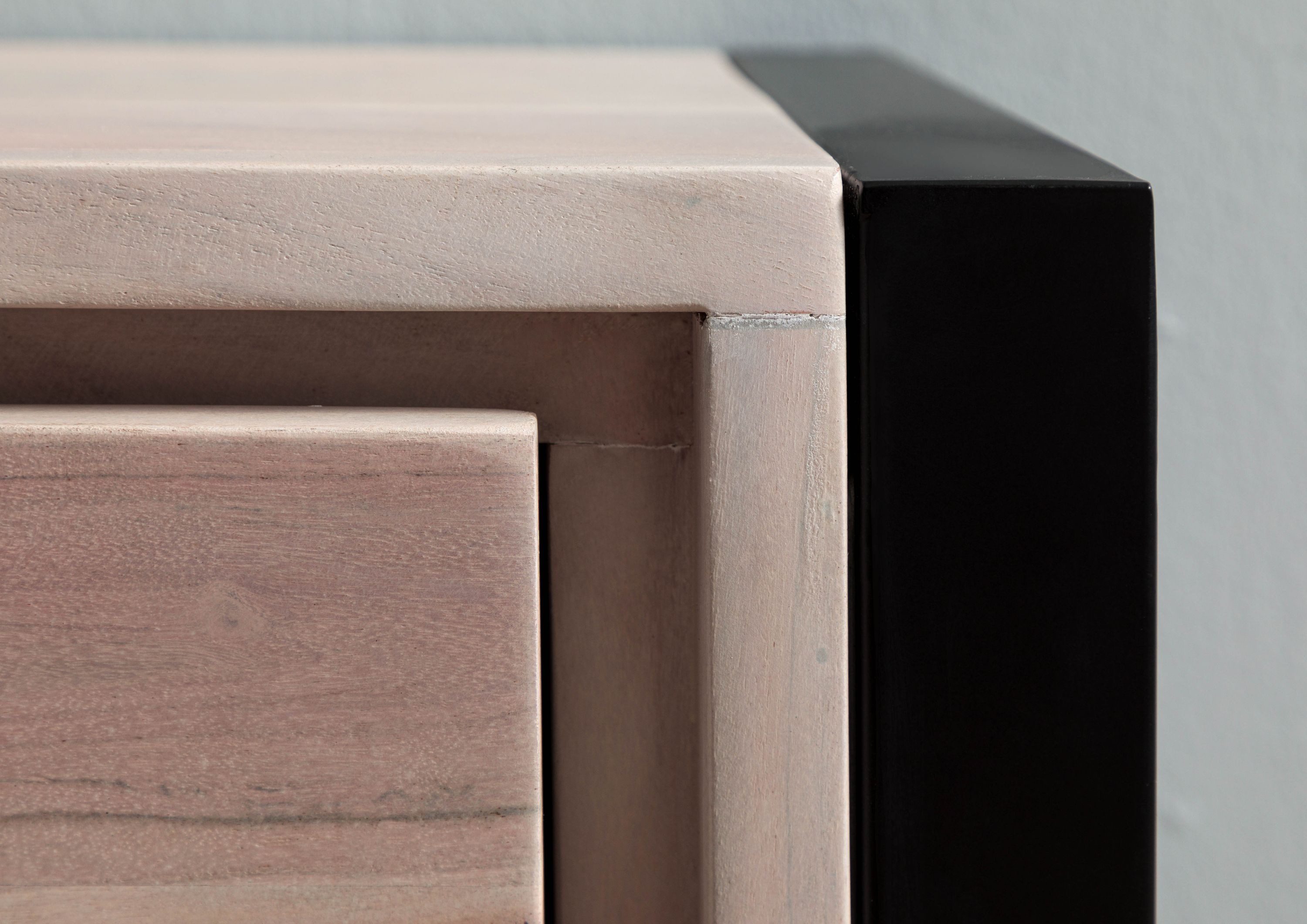 Massivmoebel24 Highboard (Massivholz), Akazie / Altholz 130x40x140 natur lackiert DENVER #100