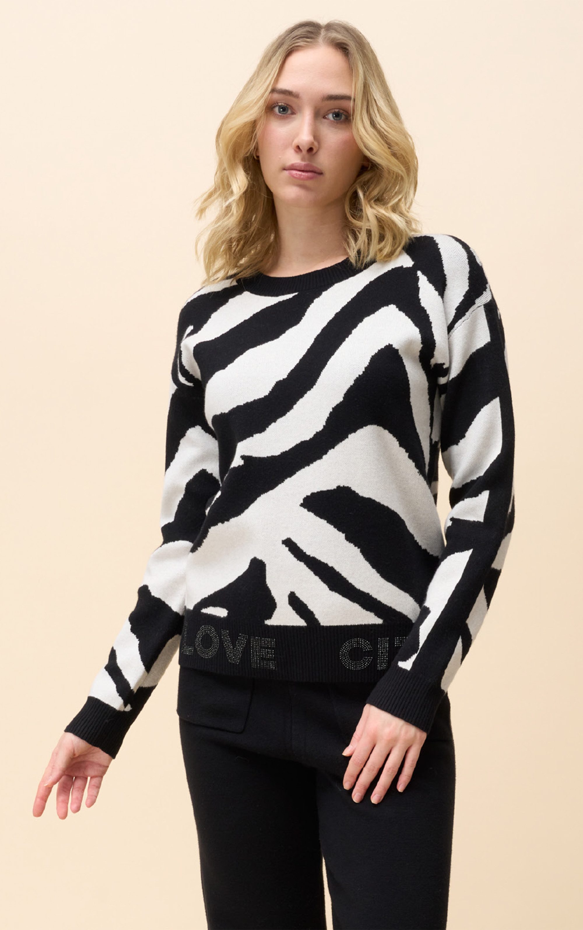 Passioni Strickpullover mit schwarz-weißem grafischem Zebramuster