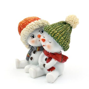 Dekohelden24 Dekofigur Schneekinderpaar als 2er Set, mit Mütze und Schal, in rot, grau, orange und grün, sitzend L/B/H 5,5 x 3,5 x 5,5 cm