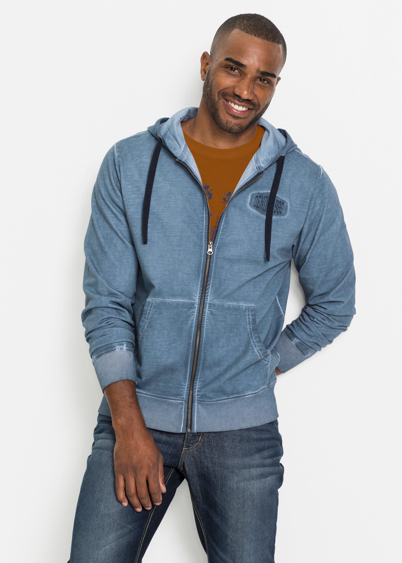 bonprix Kapuzensweatjacke aus Baumwolle, Regular Fit, cool gewaschene Optik, im Casual Stil