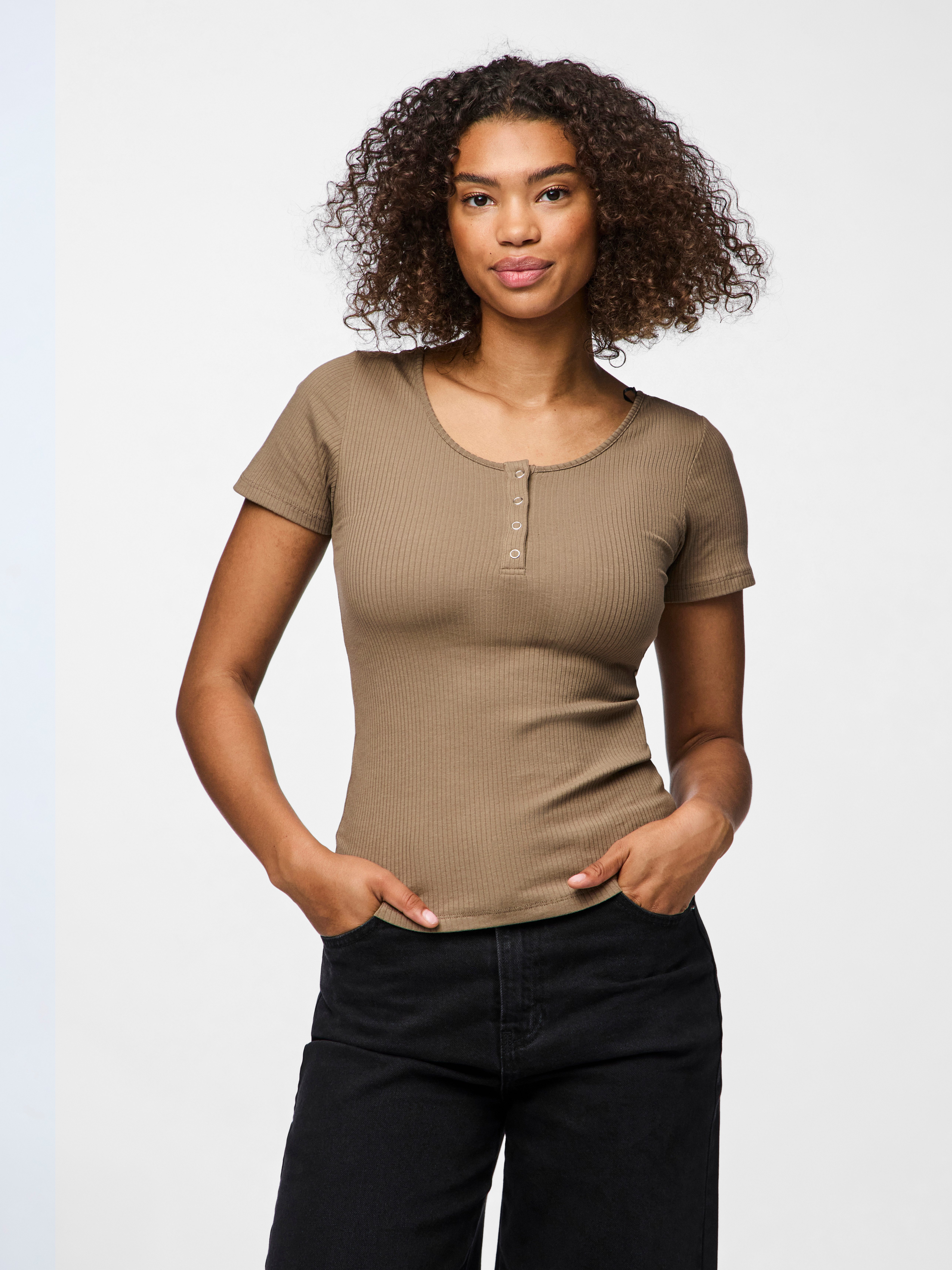 pieces Kurzarmshirt PCKITTE SS TOP NOOS BC Baumwollmischung, slim fit