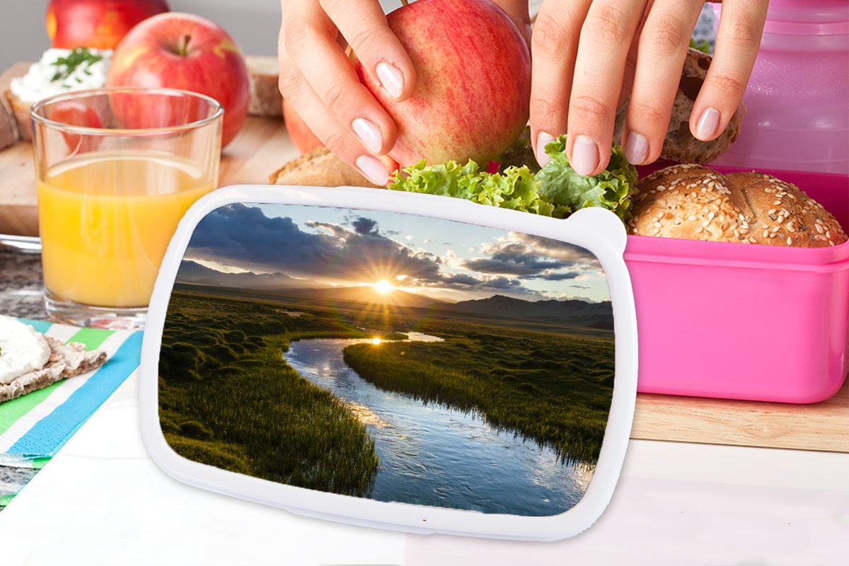 MuchoWow Blick Fluss Snackbox, mit Mädchen, Erwachsene, rosa Sonnenuntergang, auf einen Lunchbox für Brotbox Kunststoff, (2-tlg), Kinder, Brotdose Kunststoff