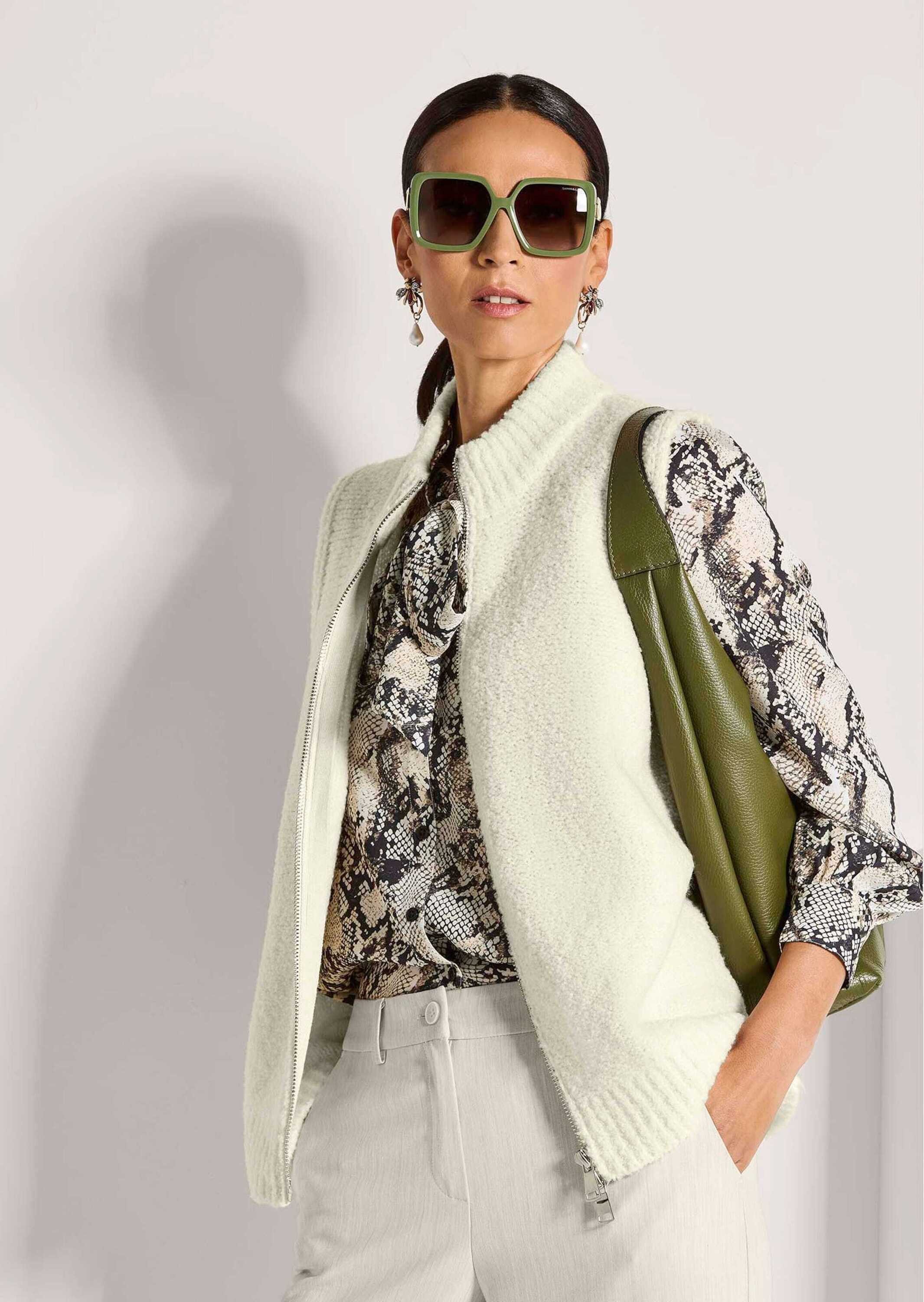 MADELEINE Strickjacke Modische Weste mit Grobstrick-Design Ärmellos, Stehkragen, Zwei-Wege-Zipper