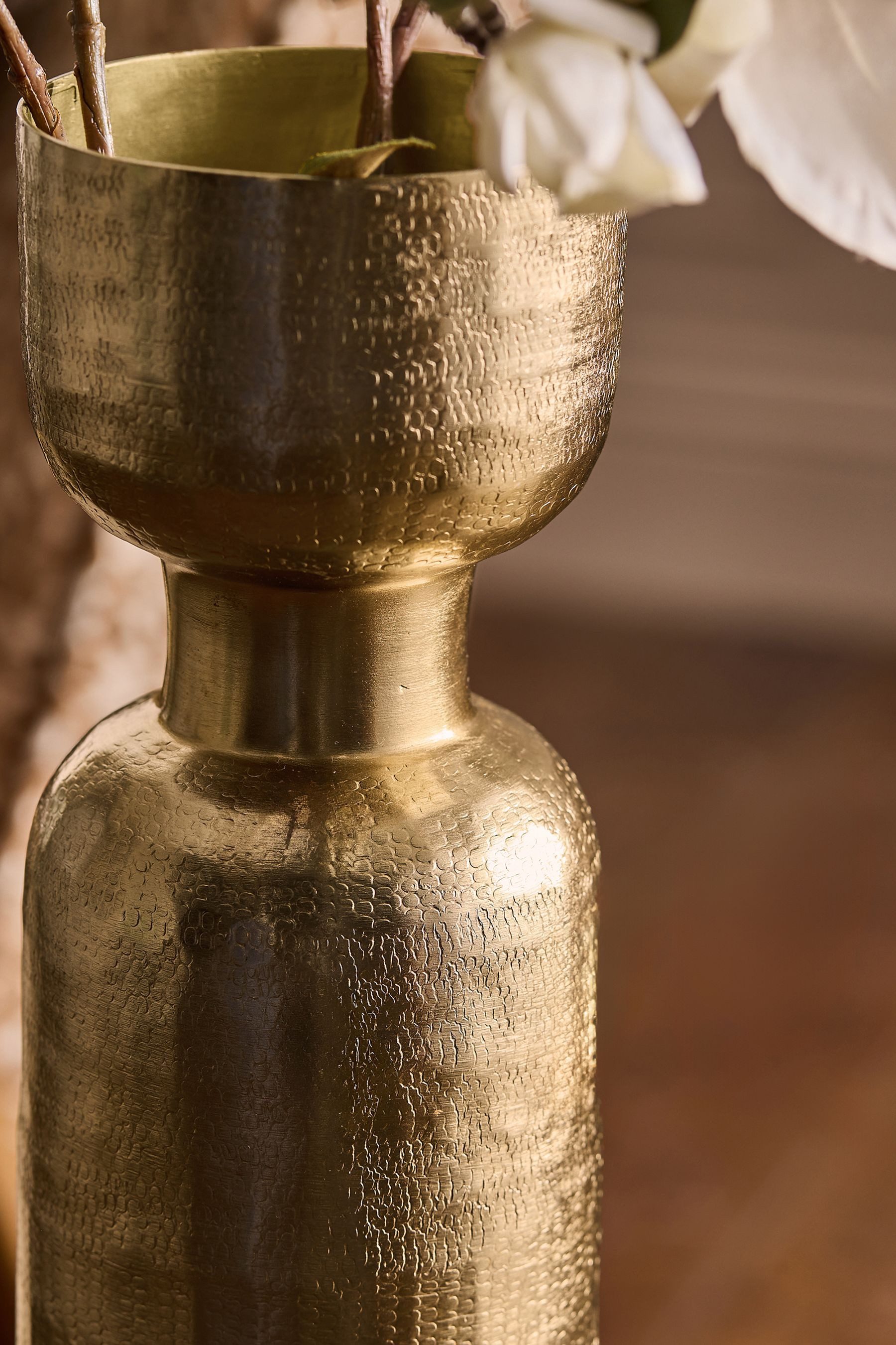 Next Dekovase Metallvase mit Hammerschlag, mittelgroß
