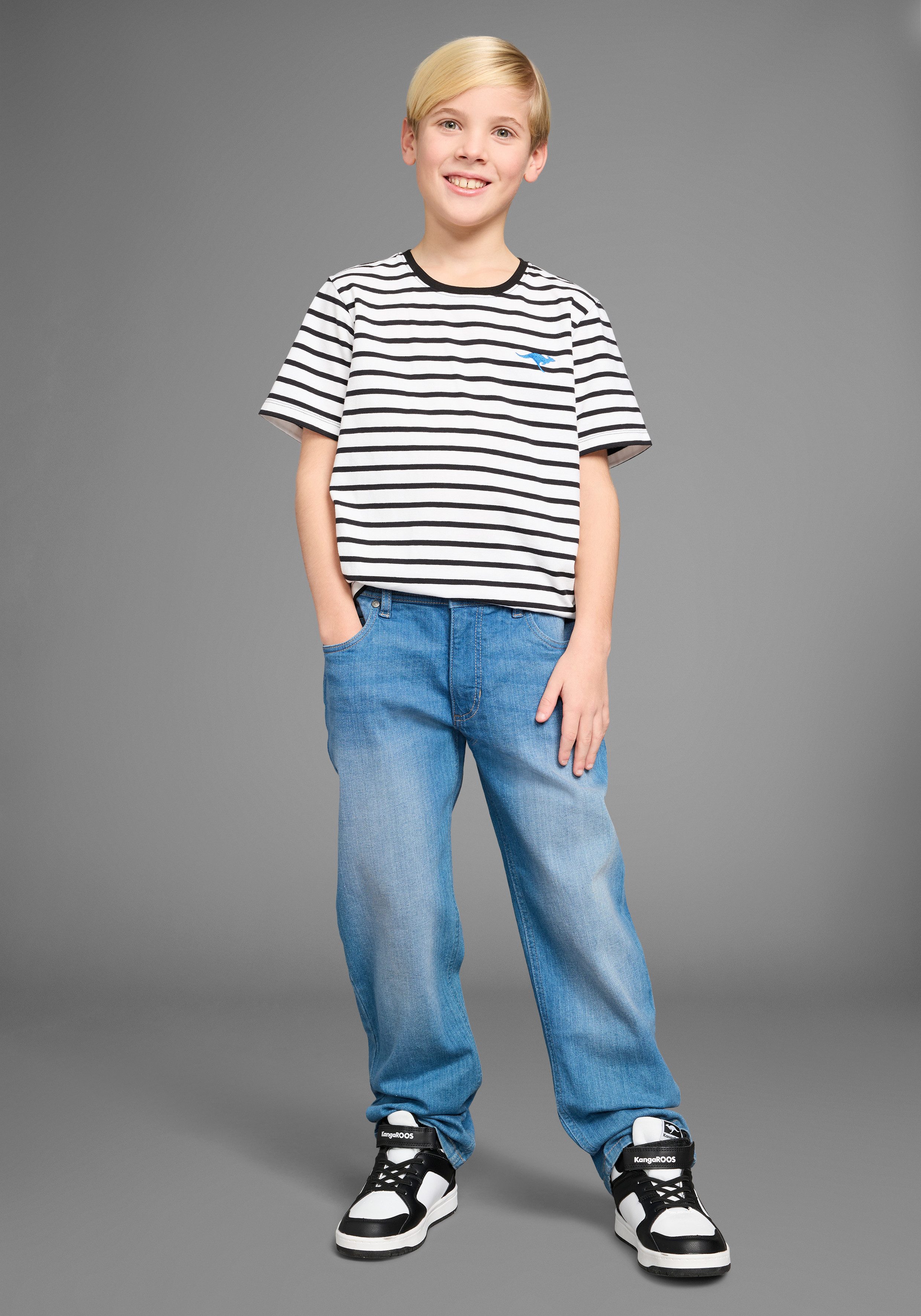 KangaROOS Loose-fit-Jeans Jeans mit weitem Bein und KangaROOS Stickerei Loose-fit Stretchjeans mit Logo-Stickerei – Bild 4 von 5