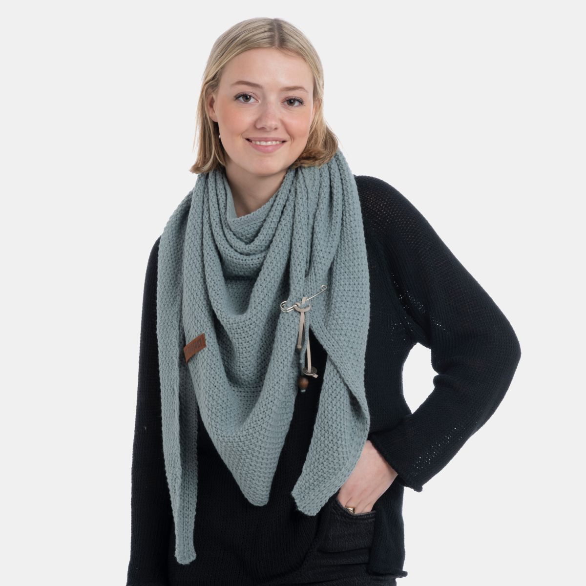 Knit Factory Strickschal Coco Dreiecksschal Winterschal Gesichtsschal Hals 190x85 cm Stonegreen, (Packung, 1-St. ein Schal), Schlauchschal Damen Herren Dreieckstuch warm Umhängetuch Strickware