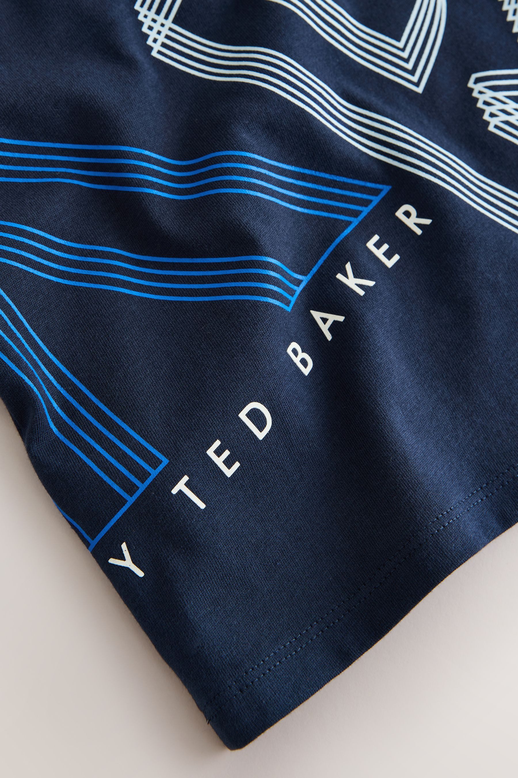 Baker by Ted Baker T-Shirt Baker by Ted Baker T-Shirt mit Buchstabengrafik (1-tlg)