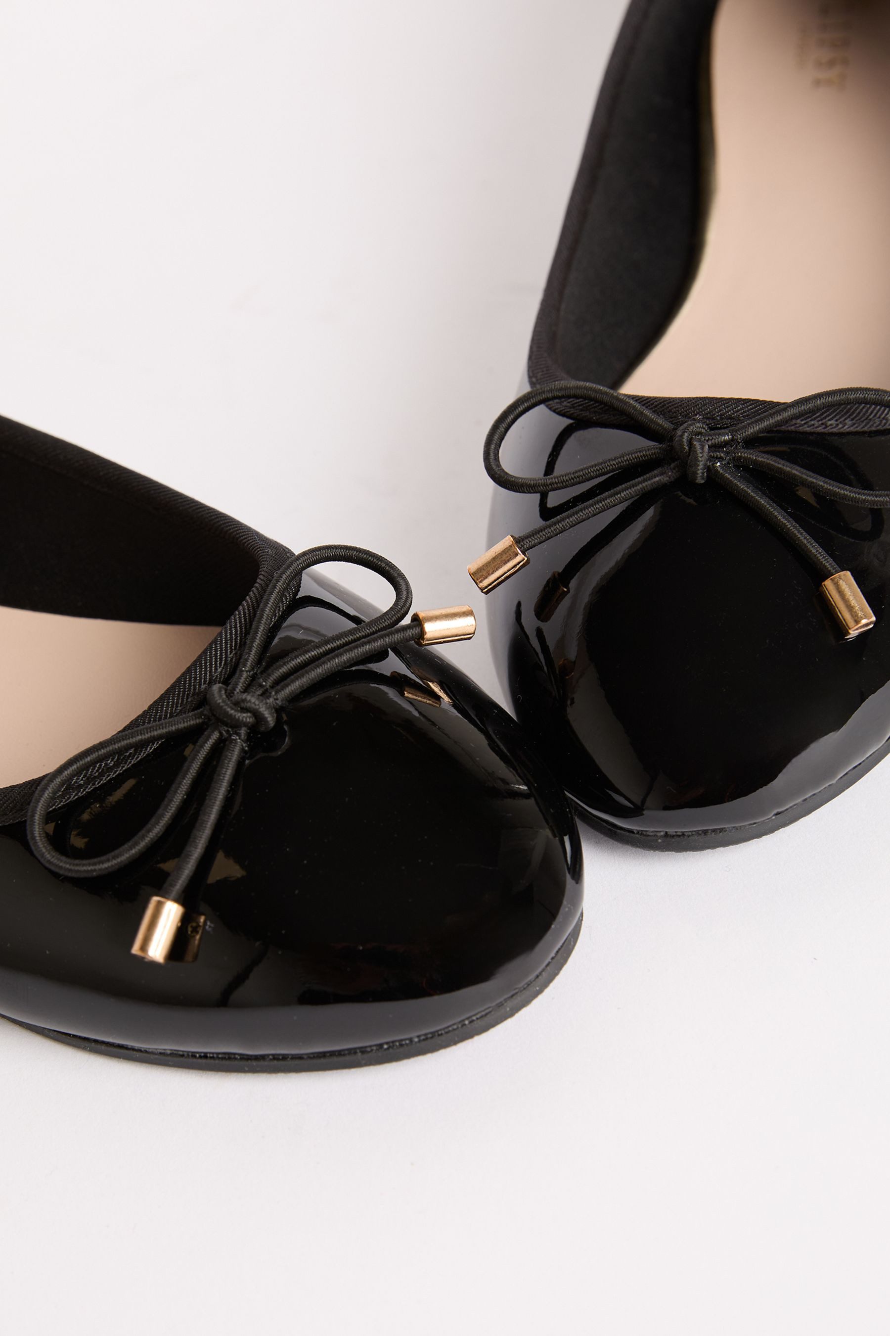 LIPSY Lipsz Ballerinas in Lackoptik, weite Passform Ballerina (1-tlg)