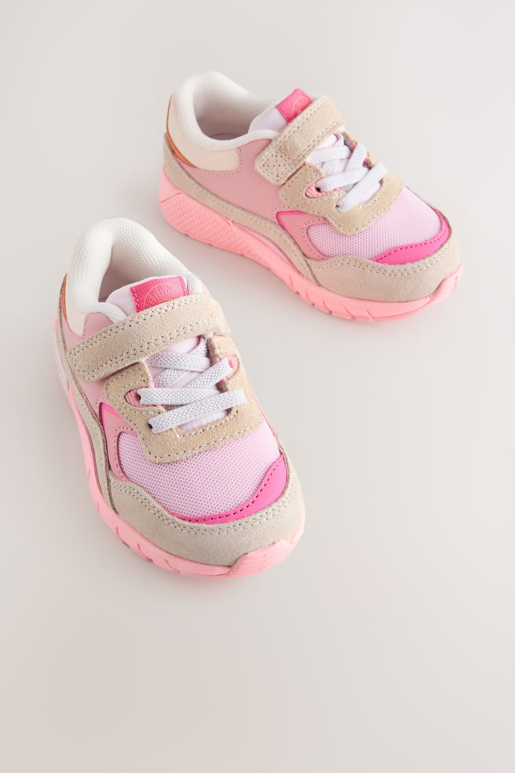 Next Robuste Sneaker mit elastischen Schnürsenkeln Sneaker (1-tlg)