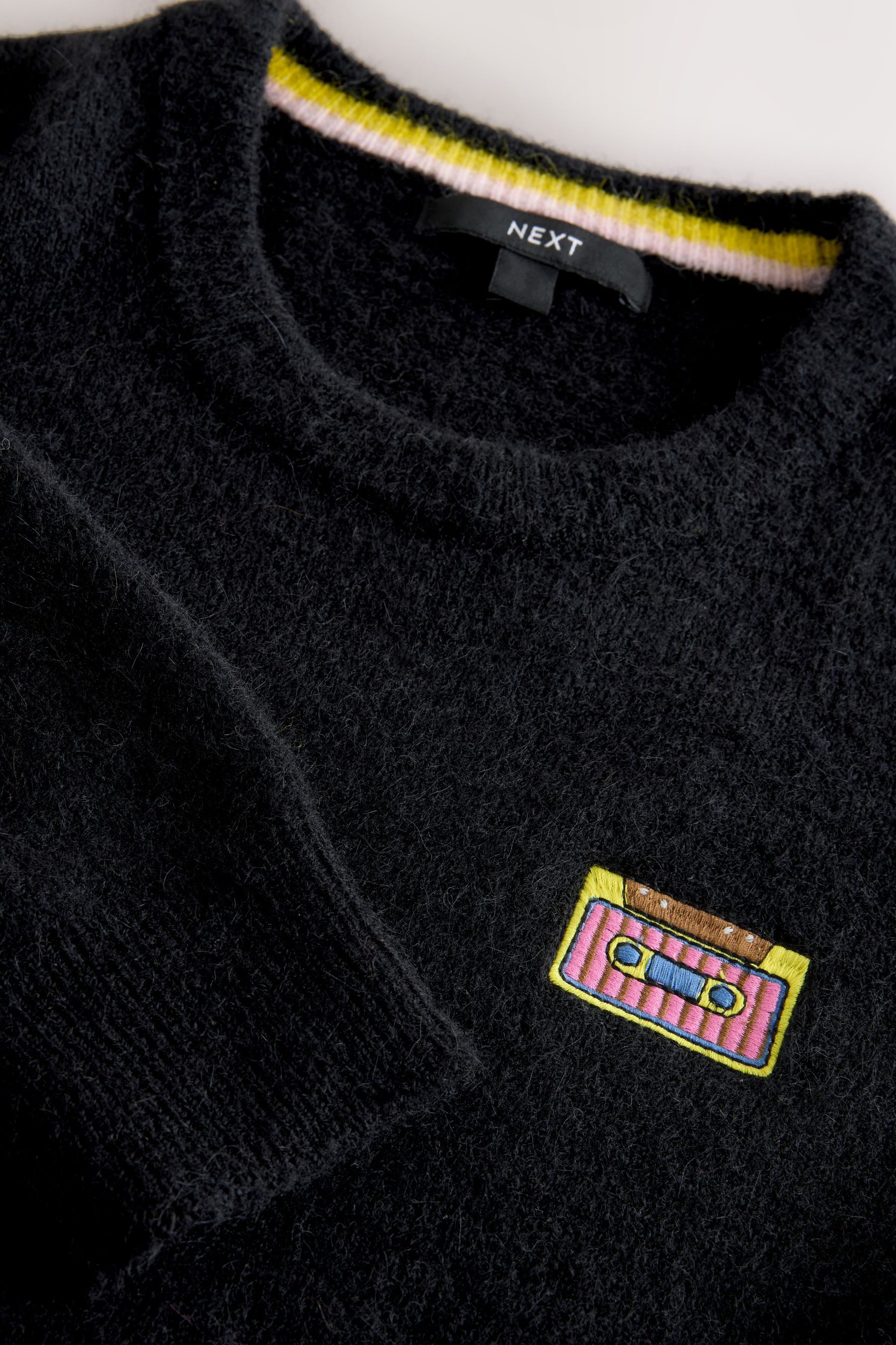 Next Strickpullover Bestickter Rundhalspullover aus Wollgemisch (1-tlg)