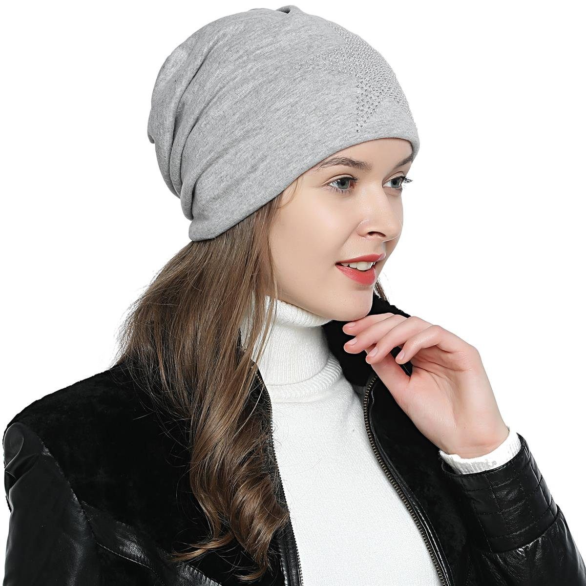 DonDon Beanie Damen Slouch mit Print (Packung, 1-St) Wintermütze, Beanie mit Pailletten-, Strass- oder Sternenprint, Teddyfleece hellgrau mit Strass Stern