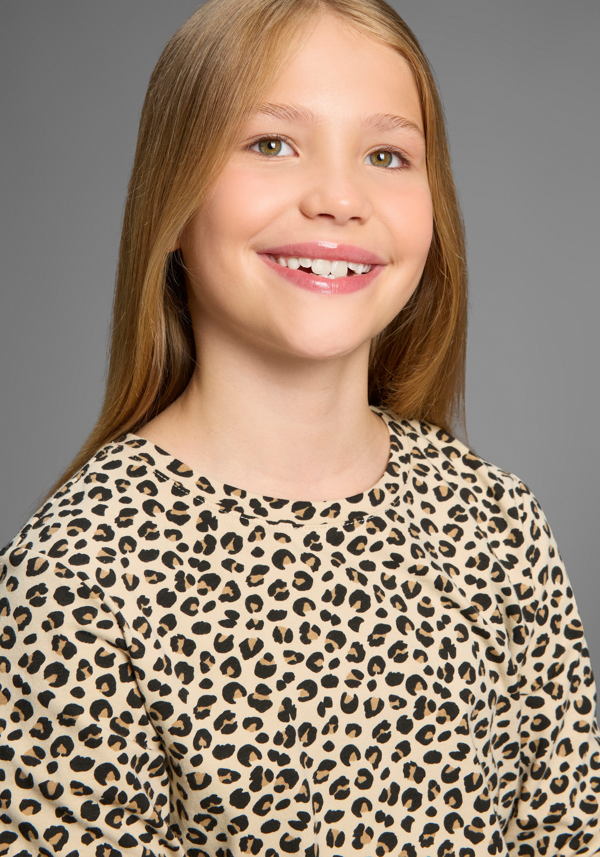 KIDSWORLD Langarmshirt Shirt in Leo-Optik Modischer Animal-Print