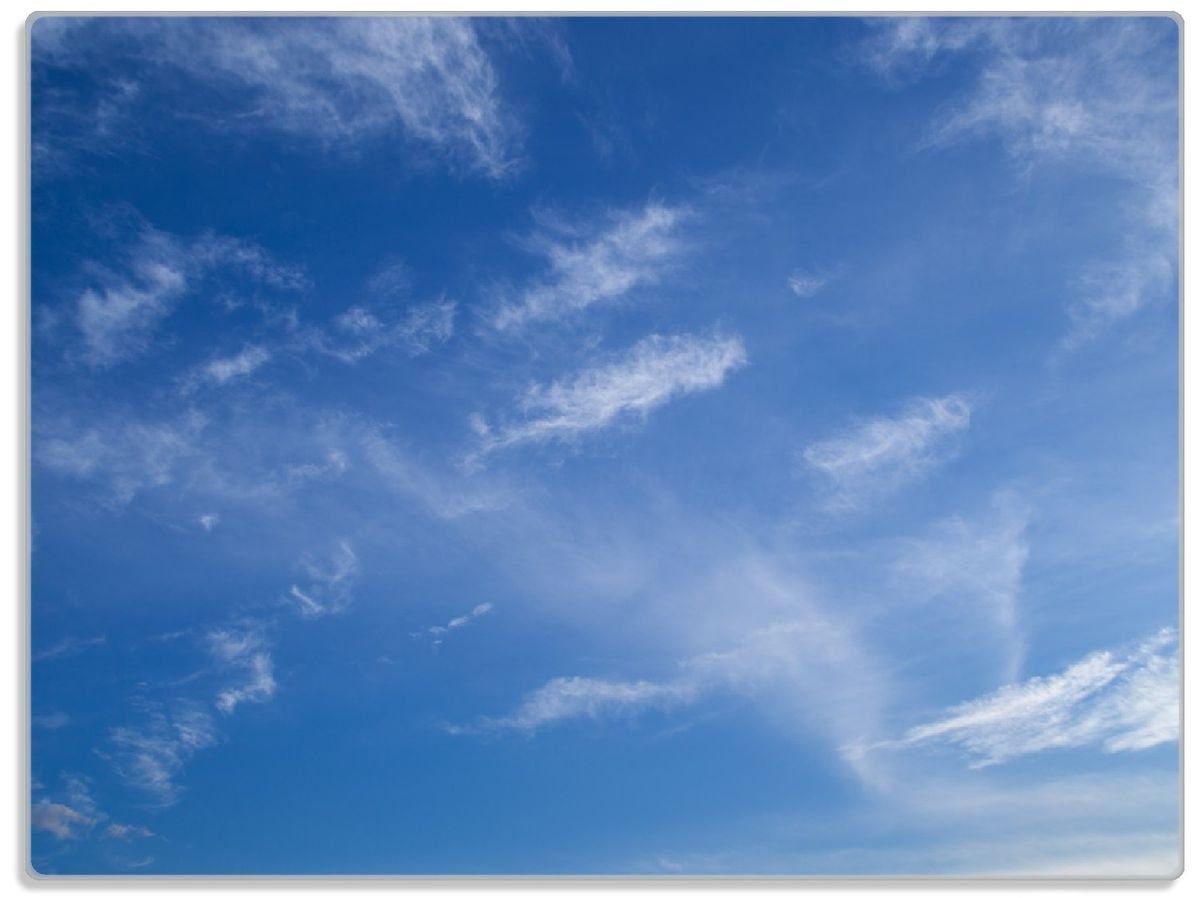 Wallario Schneidebrett Blauer Himmel mit vereinzelten Wolken, ESG-Sicherheitsglas, (inkl. rutschfester Gummifüße 4mm, 1-St), 30x40cm