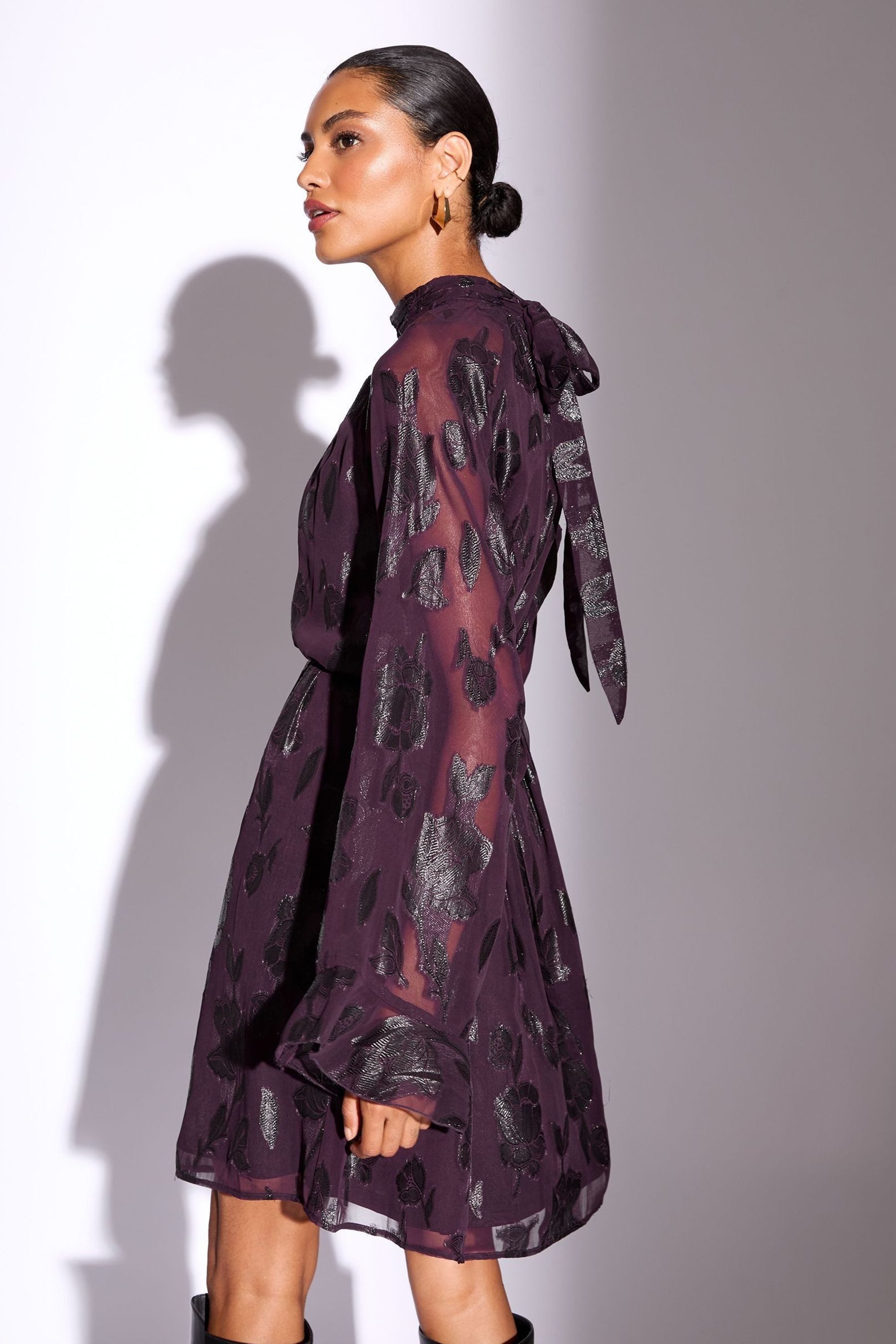 LIPSY Minikleid Lipsy tailliertes Langarm-Minikleid, Petite (1-tlg) günstig online kaufen