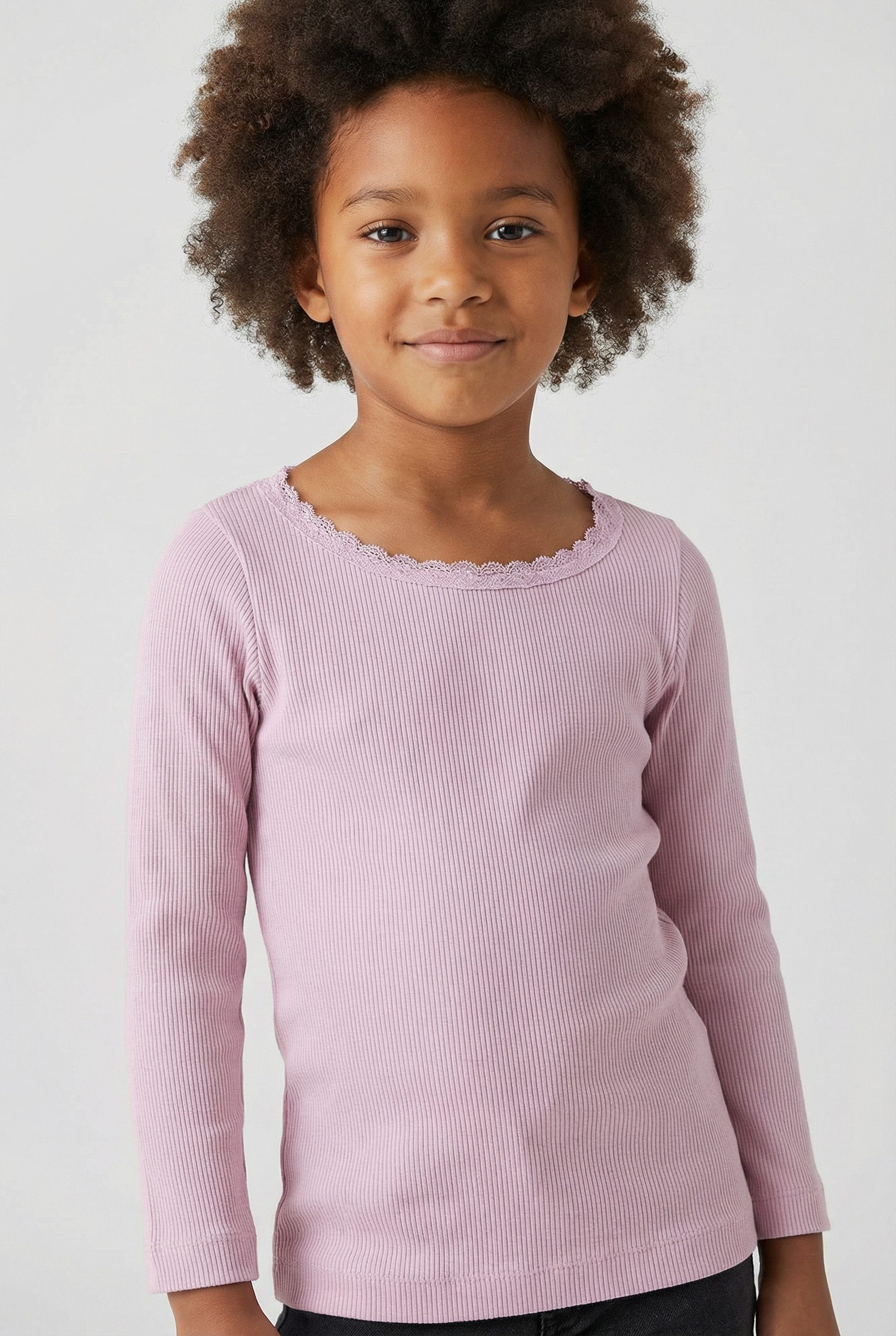 Name It Langarmshirt NMFKAB LS TOP NOOS in Feinripp und mit süßer Spitzenkante am Ausschnitt