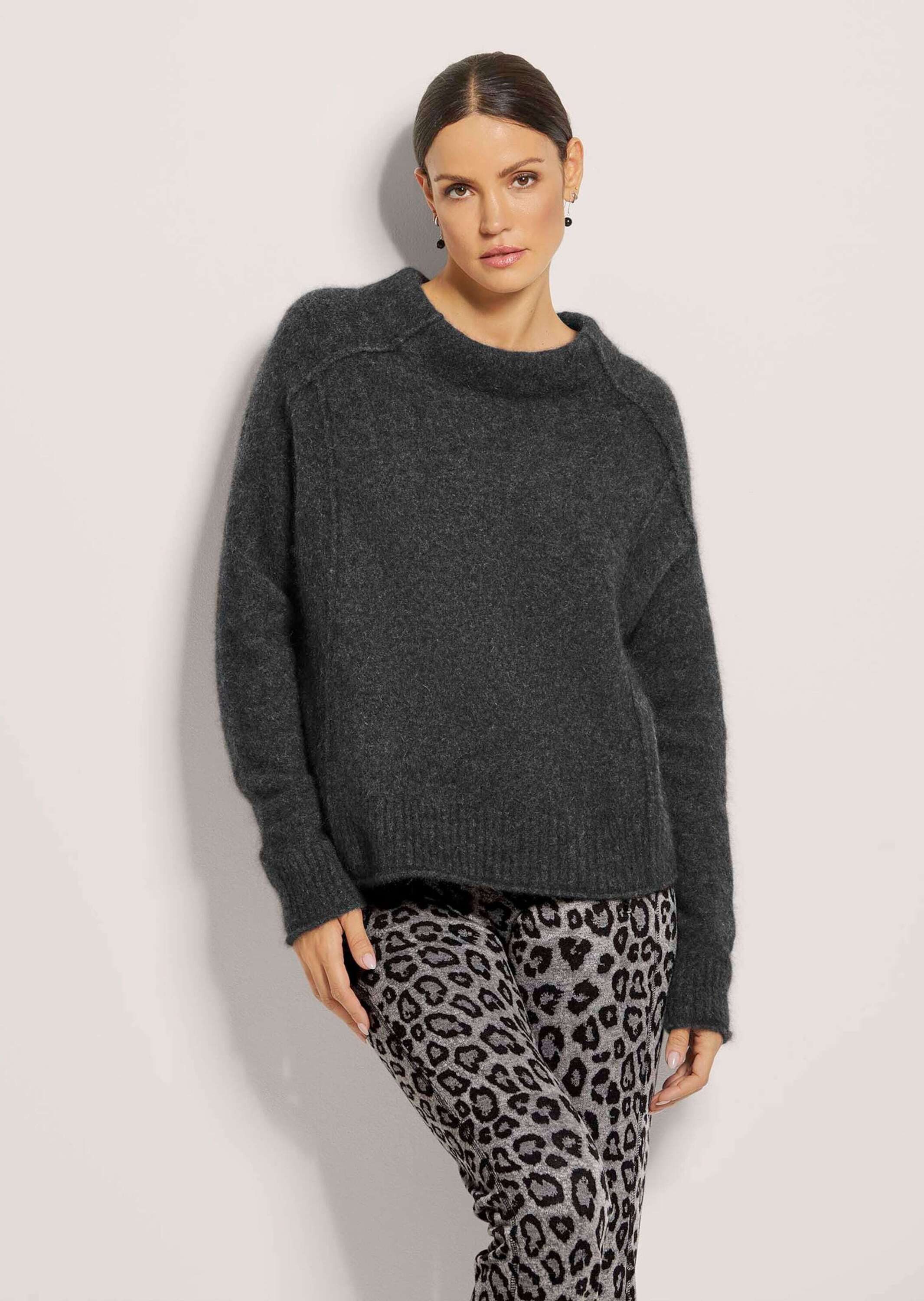 MADELEINE Strickpullover Kaschmirpullover mit Stehkragen Wollpullover mit Rippenblenden, Ziernähten und langarm
