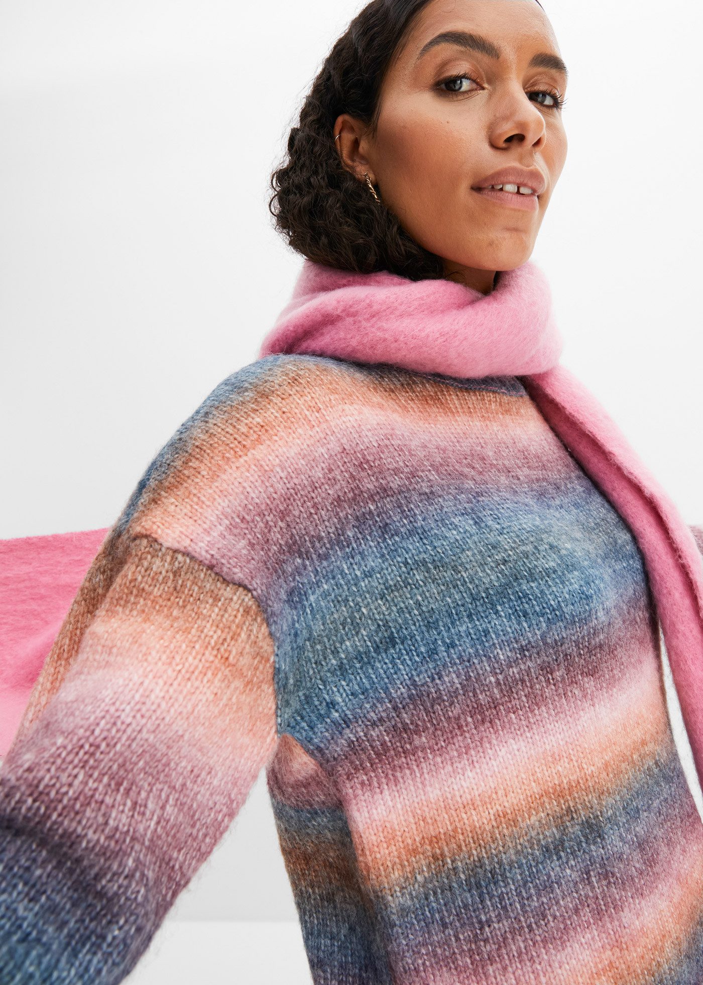 bonprix Strickpullover aus Polyacryl, Polyester, Polyamid und Wolle, ohne Kragen