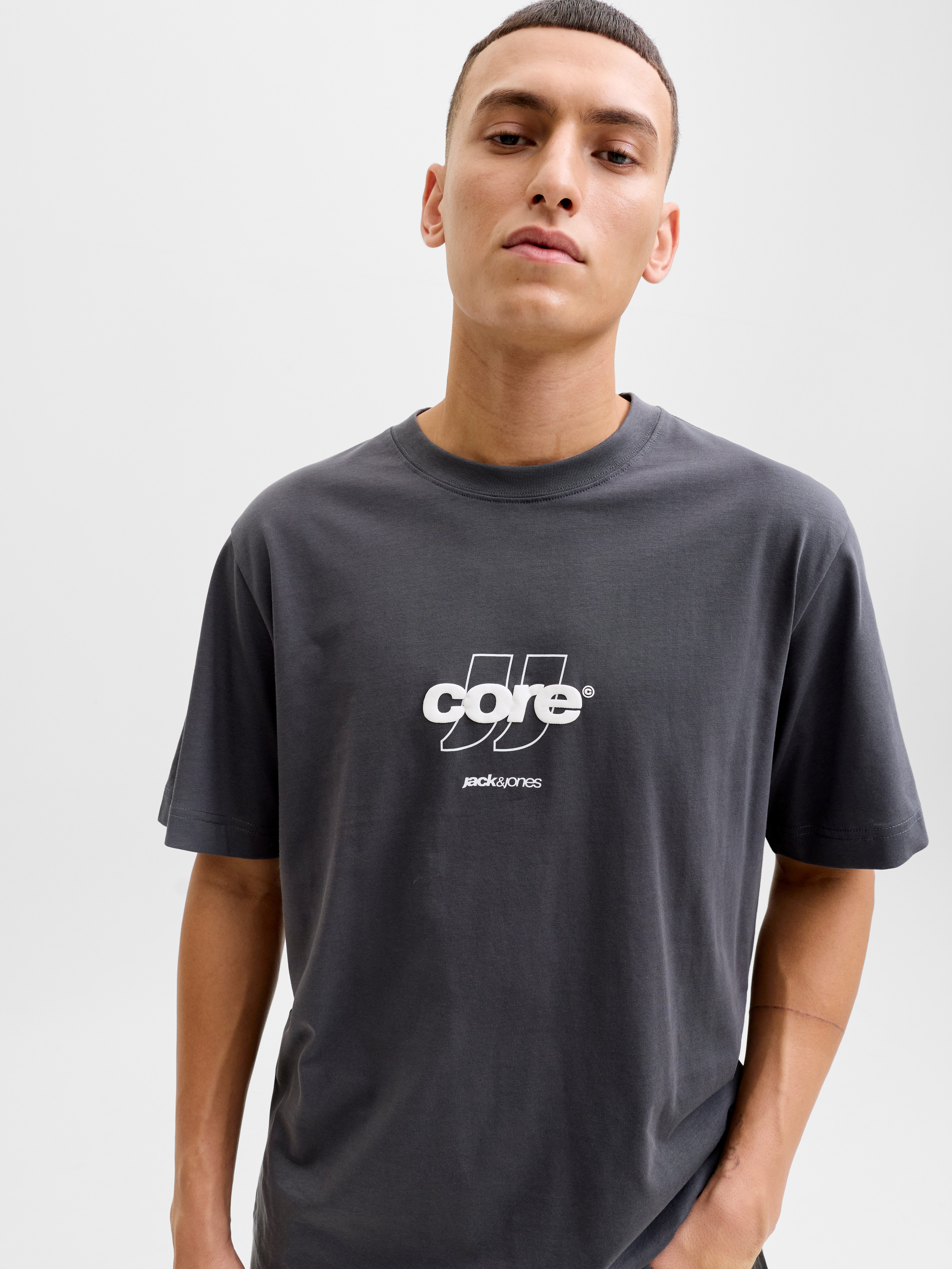 Jack & Jones T-Shirt JCOCLUB FRONT PRINT TEE SS CREW SN mit Print günstig online kaufen