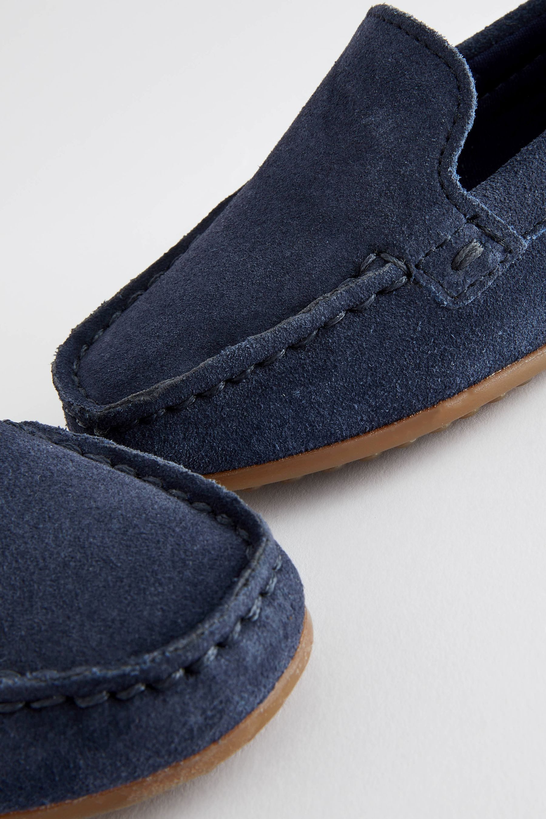 Next Schlupf-Loafer aus Veloursleder, weite Passform Loafer (1-tlg)