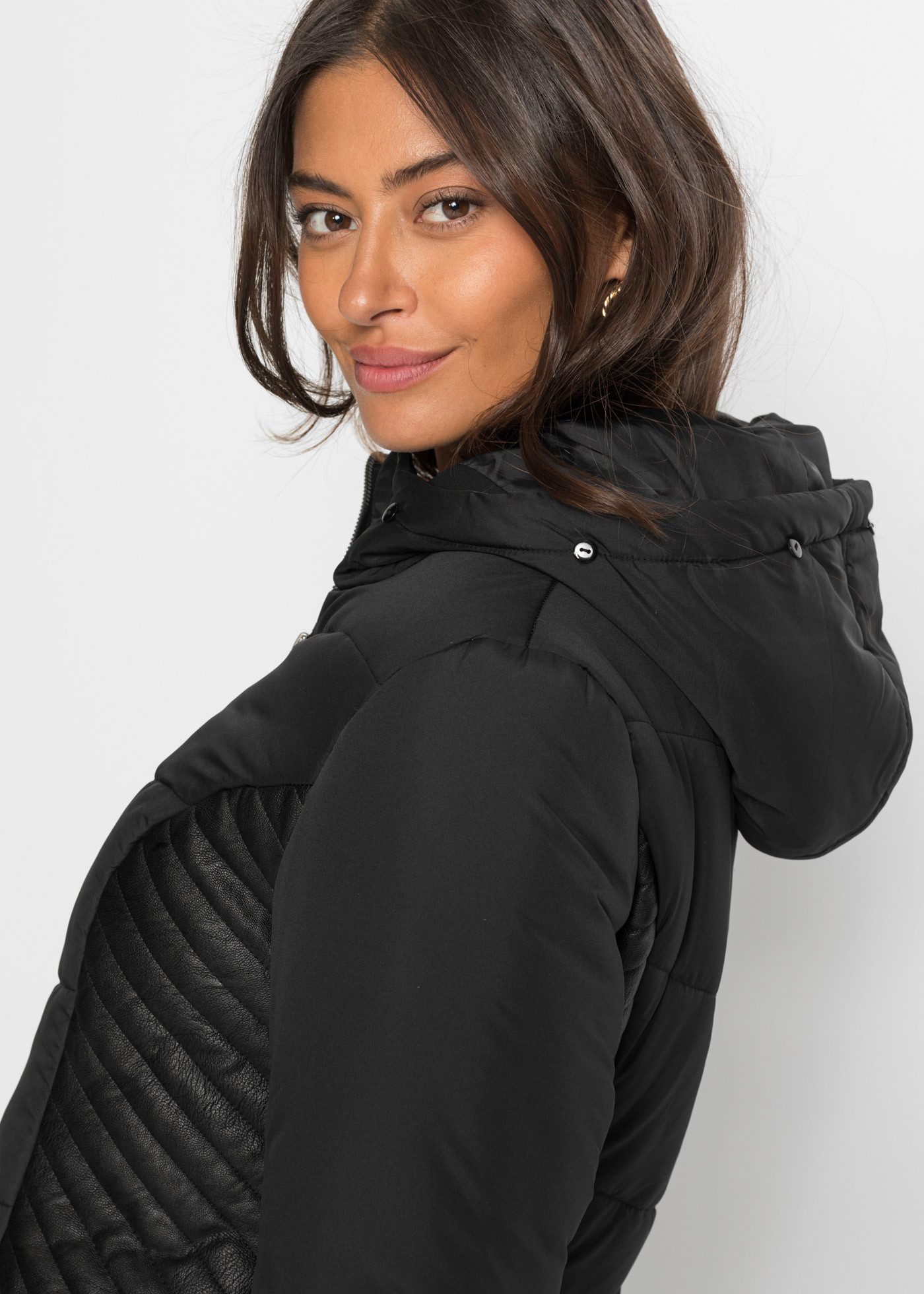 bonprix Steppmantel Kapuze mit abnehmbarem Fellimitat, 2-Wege-Zipper