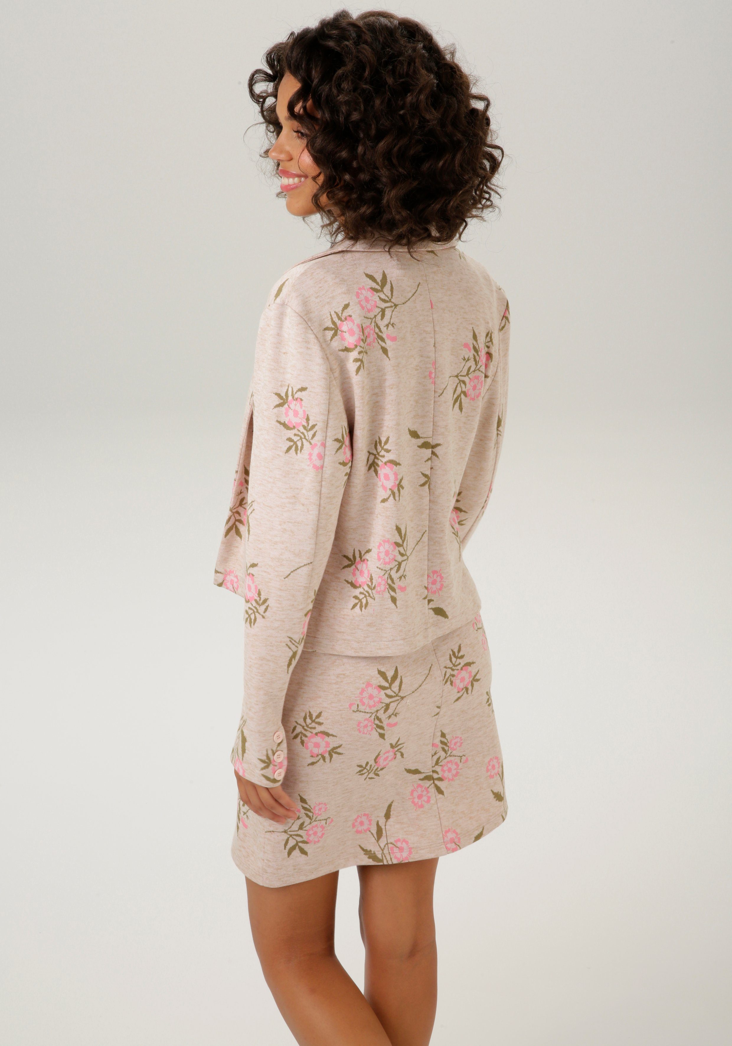 Aniston CASUAL Kurzblazer mit ausdrucksvollem Blumenmuster günstig online kaufen