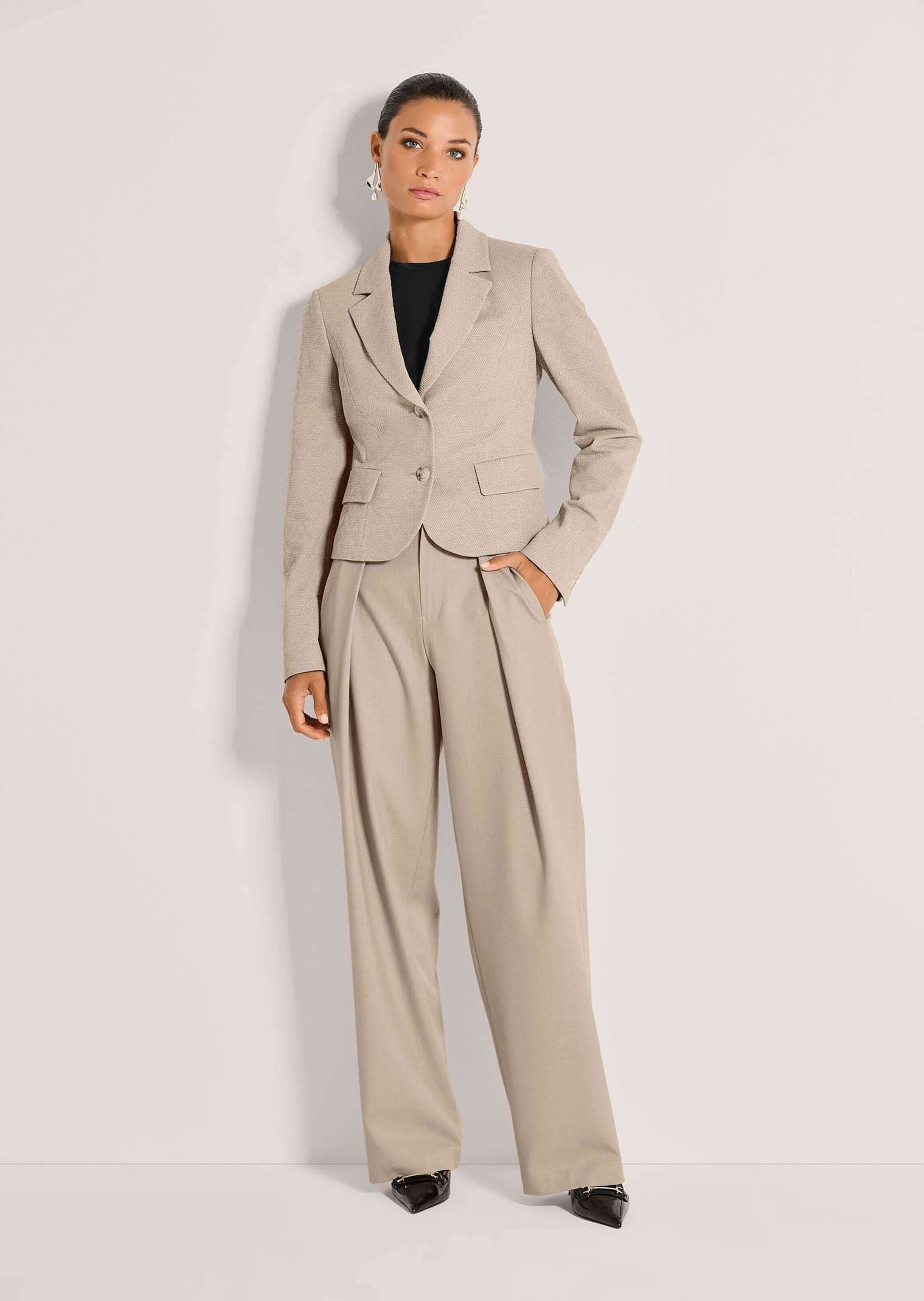MADELEINE Kurzblazer Eleganter Einreiher mit Reverskragen Strukturblazer mit Revers, Knopfverschluss, Taschen und Langarm