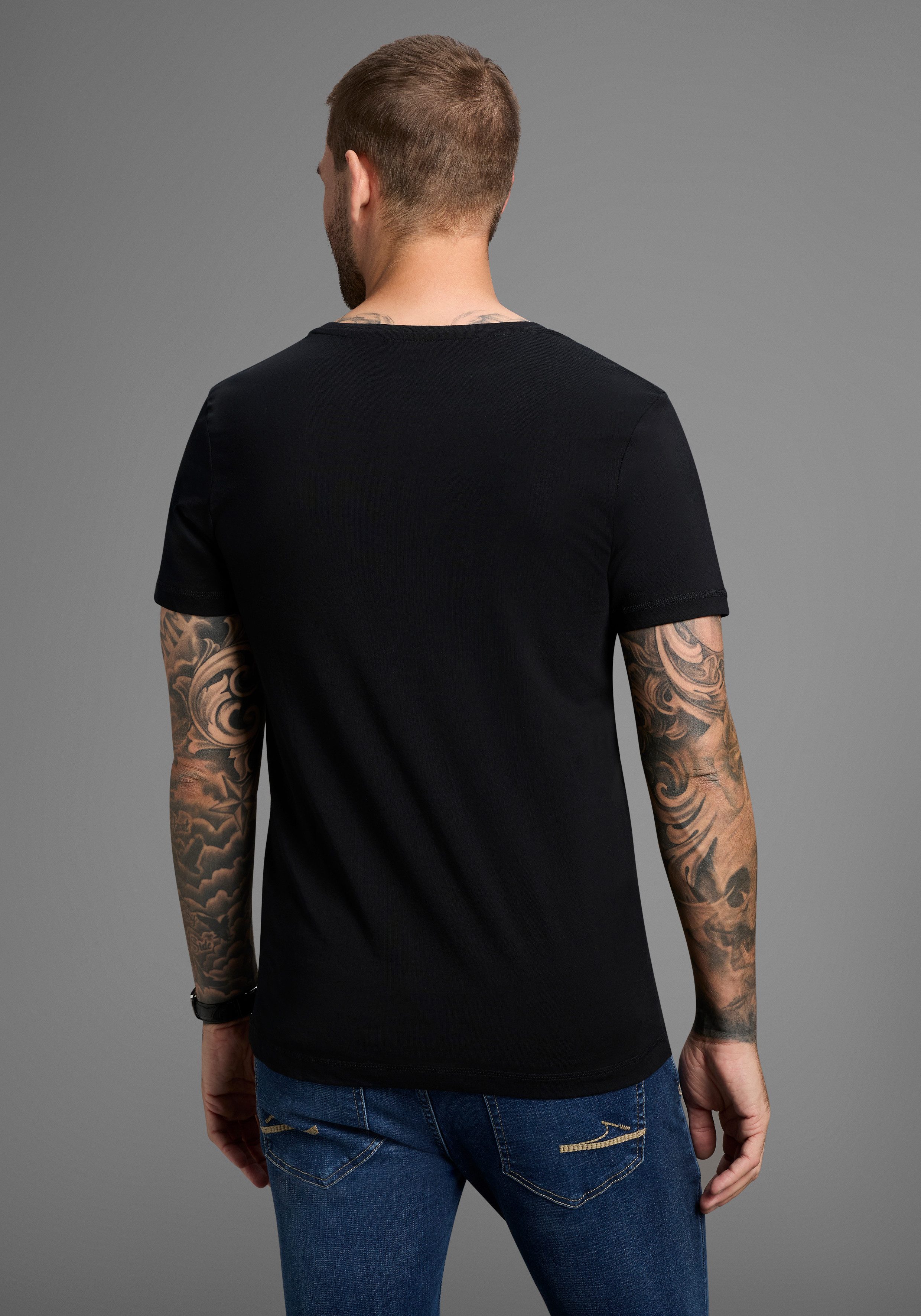 AJC T-Shirt kurzärmelig, schmal geschnitten, mit stylischem Druck günstig online kaufen