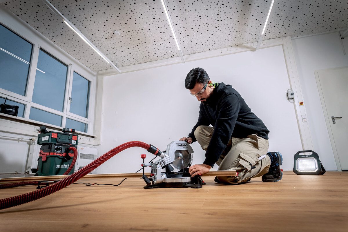 metabo Kapp- und Gehrungssäge KS 216 M Set, Kappsäge mit 2. Hartmetall-Sägeblatt im Karton