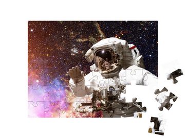 puzzleYOU Puzzle Astronaut im Weltraum mit Galaxie und Sternen, 48 Puzzleteile, puzzleYOU-Kollektionen