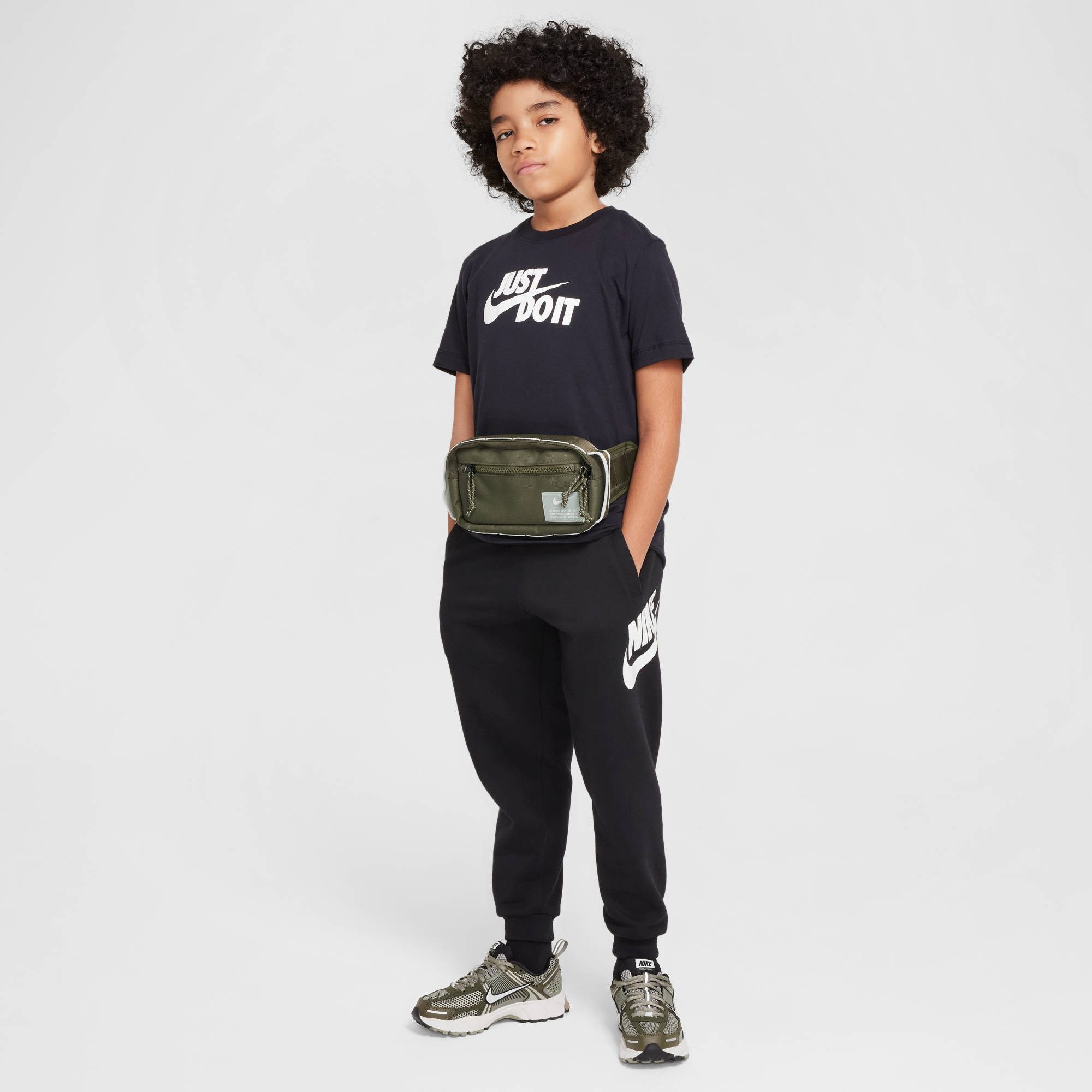 Nike Sportswear T-Shirt Nike Sportswear Big Kids' T-Shirt Rundhalsausschnitt, aus Baumwolle, klassische Passform