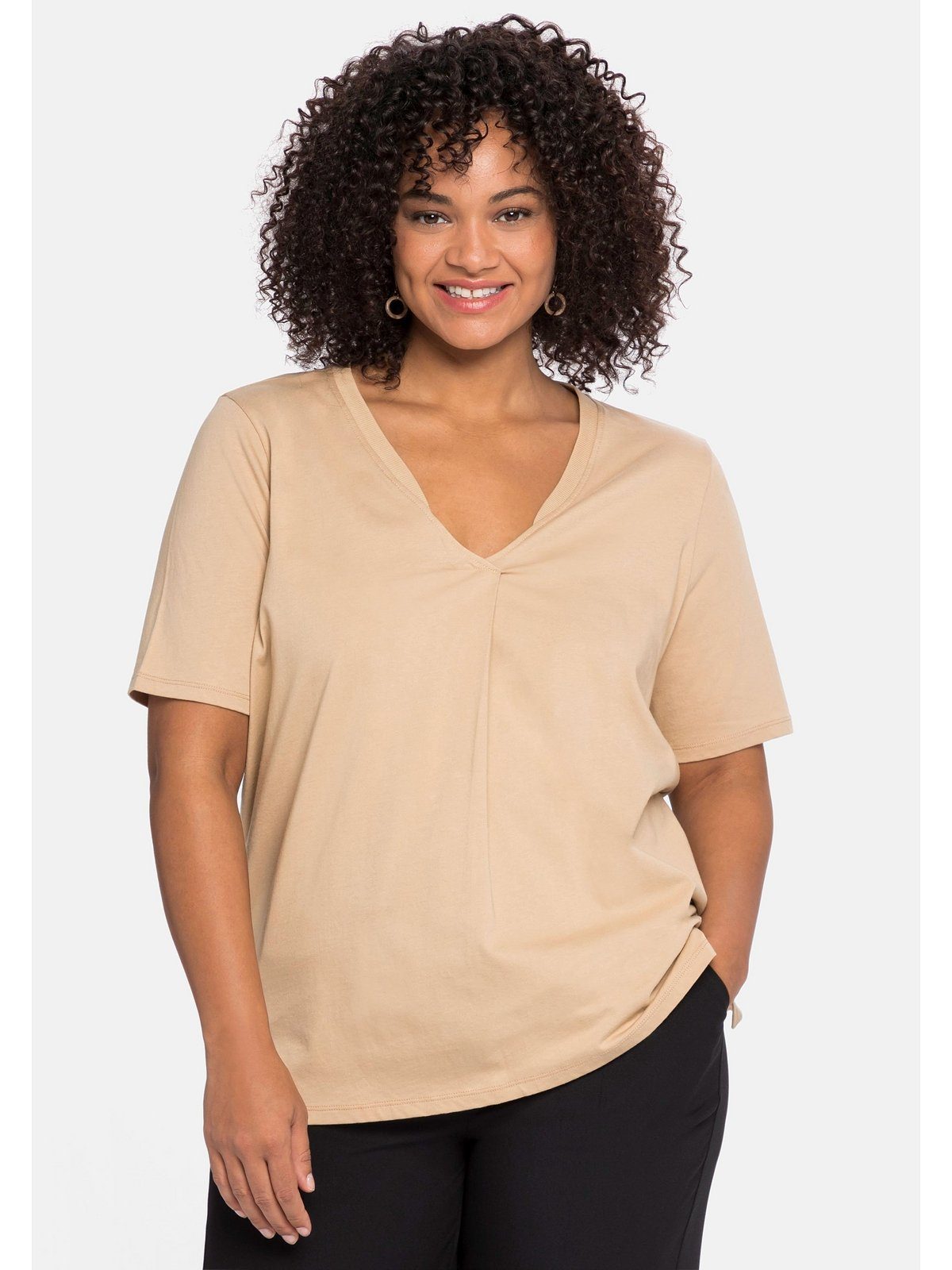 V-Ausschnitt, Sheego camelfarben T-Shirt in am Größen A-Linie Falte Große mit