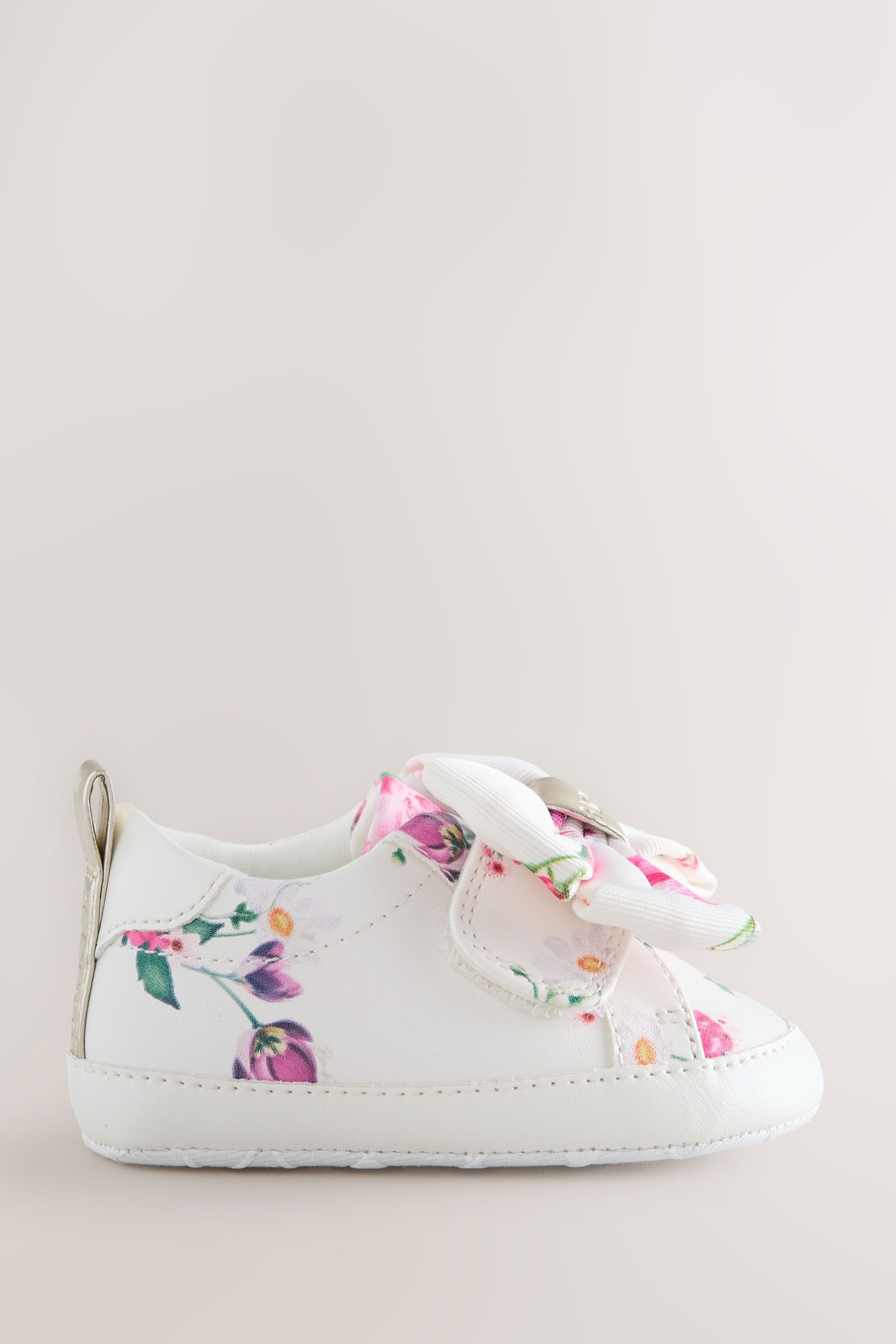 Baker by Ted Baker Baker by Ted Baker Babyschuhe mit Organzaschleife Sneaker – Bild 4 von 5