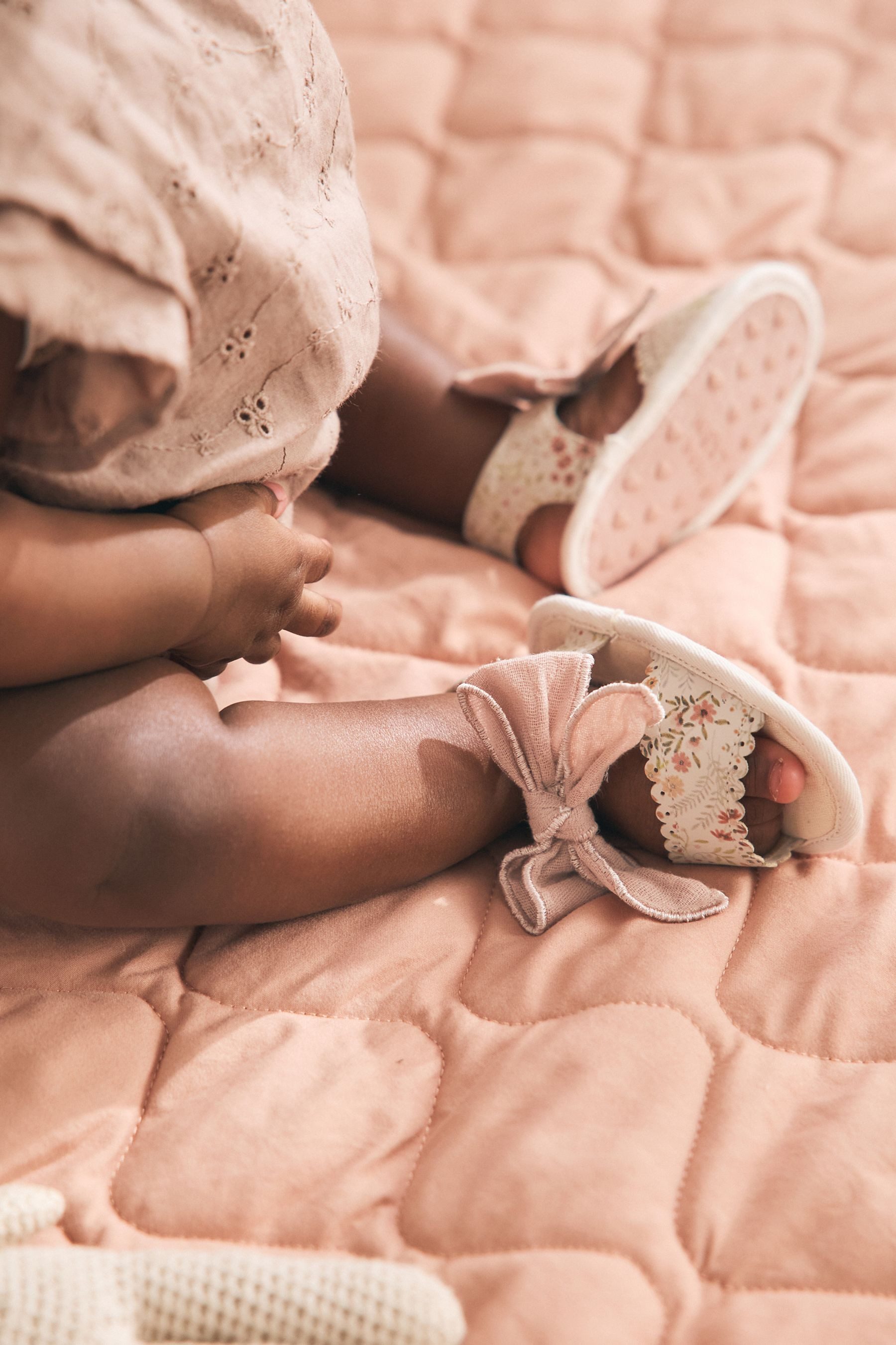 Next Baby Sandalen mit Schleife und Blumenmuster Sandale