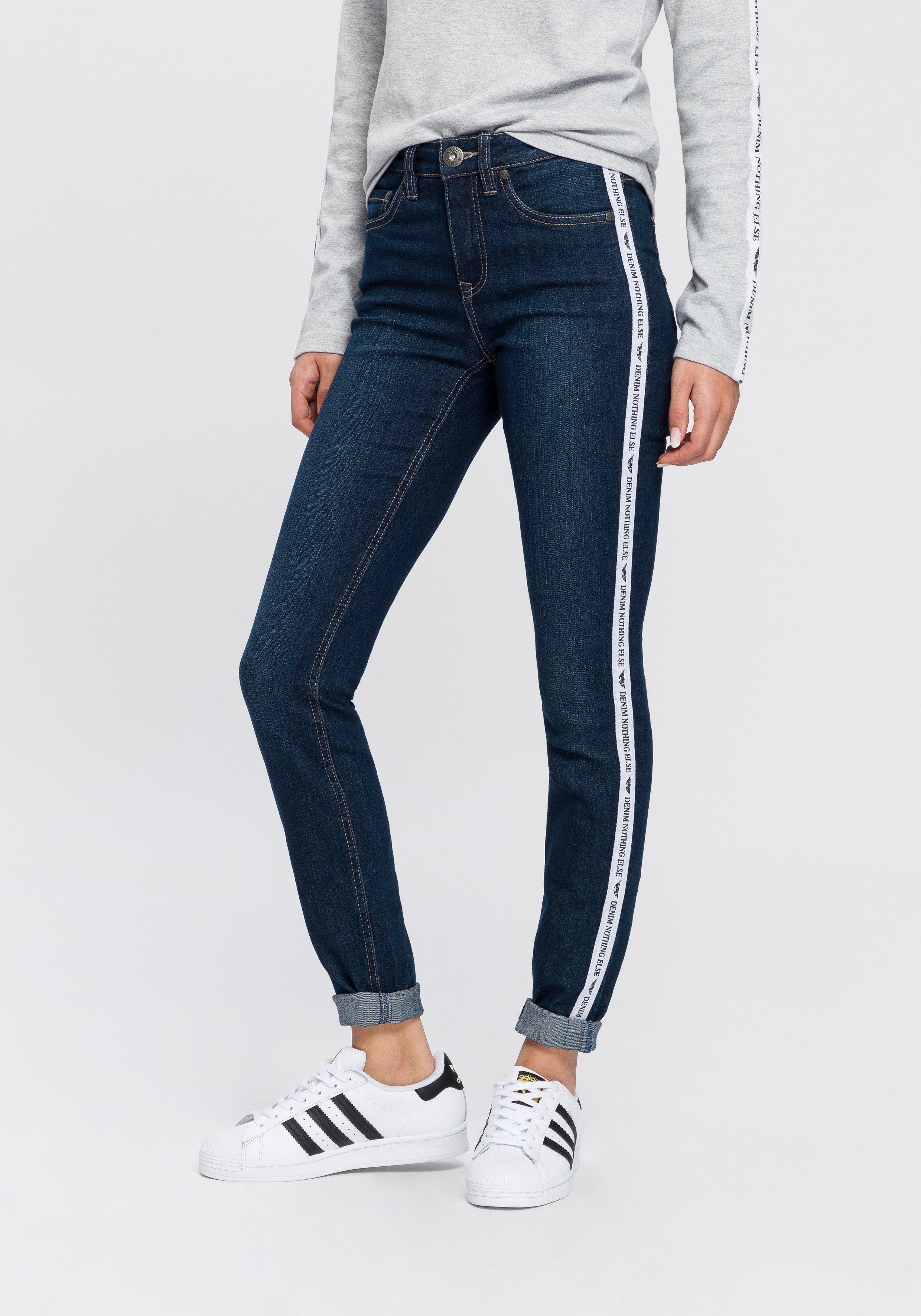 【ausverkauft】 Arizona Slim-fit-Jeans High Waist mit Seitenstreifen coolem