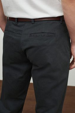 Next Chinohose Straight Fit Chinohose mit weichem Griff + Gürtel (2-tlg)