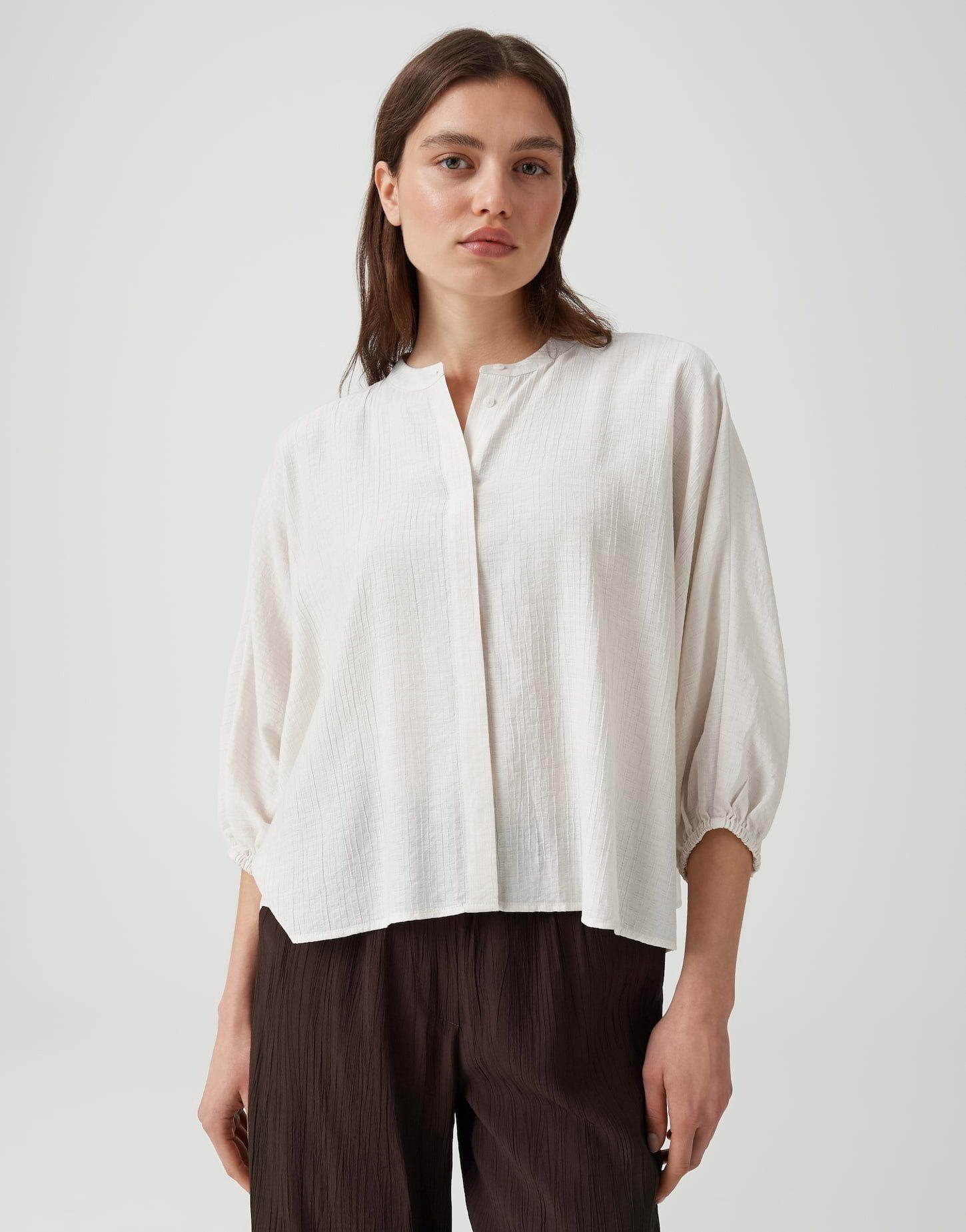 OPUS Kurzarmbluse aus Crinkle Webware mit Oversize Fit Luftiger Look mit femininer Rückenfalte