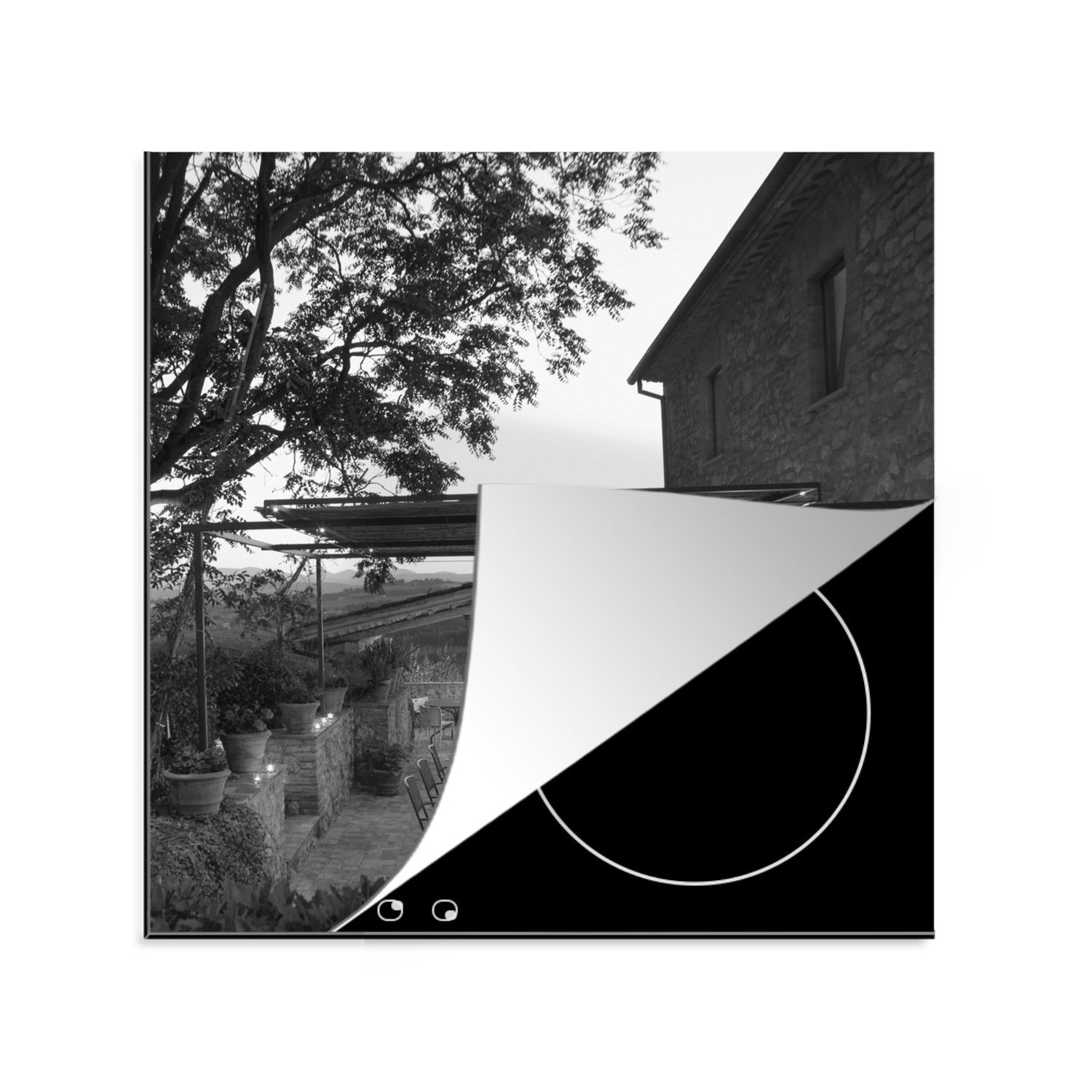 MuchoWow Herdblende-/Abdeckplatte Terrasse einer italienischen Villa - schwarz und weiß, Vinyl, (1 tlg), 78x78 cm, Ceranfeldabdeckung, Arbeitsplatte für küche