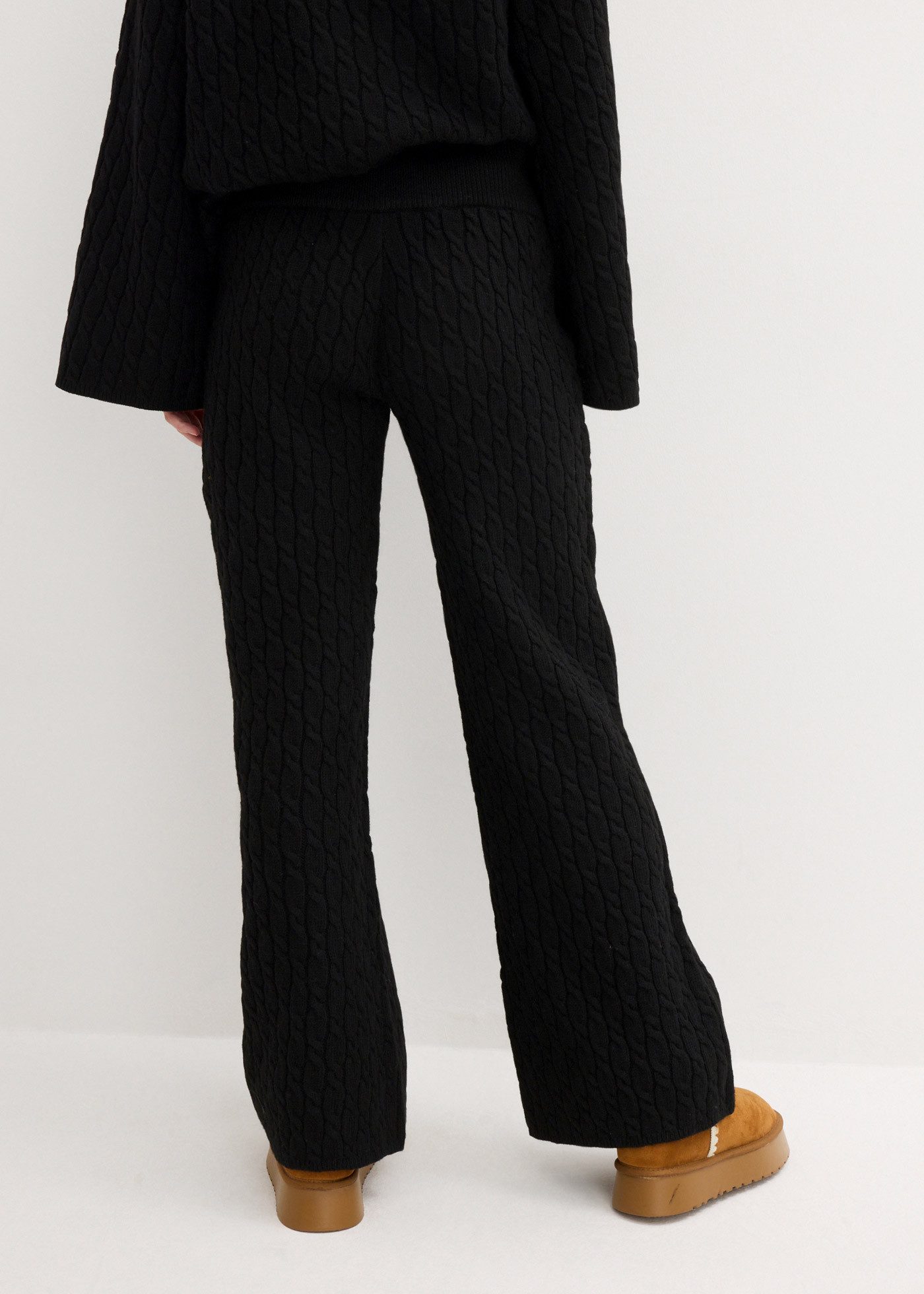 bonprix Stoffhose aus Polyester und Wolle, Loose Fit, weite Beinform, mit Zopfmuster