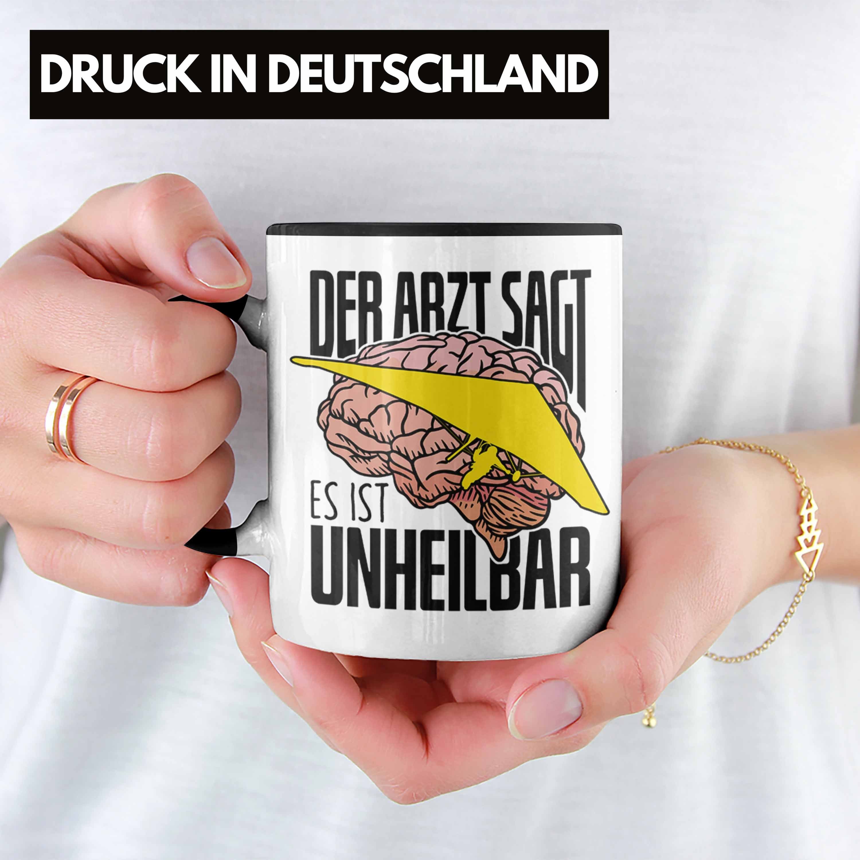 Trendation Tasse Geschenk für Sagt Tasse "Der Drachenflieger Hängegleiter Arzt Spruch Schwarz
