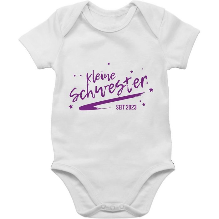 Shirtracer Shirtbody kleine Schwester seit 2023 - Event Geschenke Baby - Baby Body Kurzarm strampler junge schwester - geschenk für schwestern - babybody cool