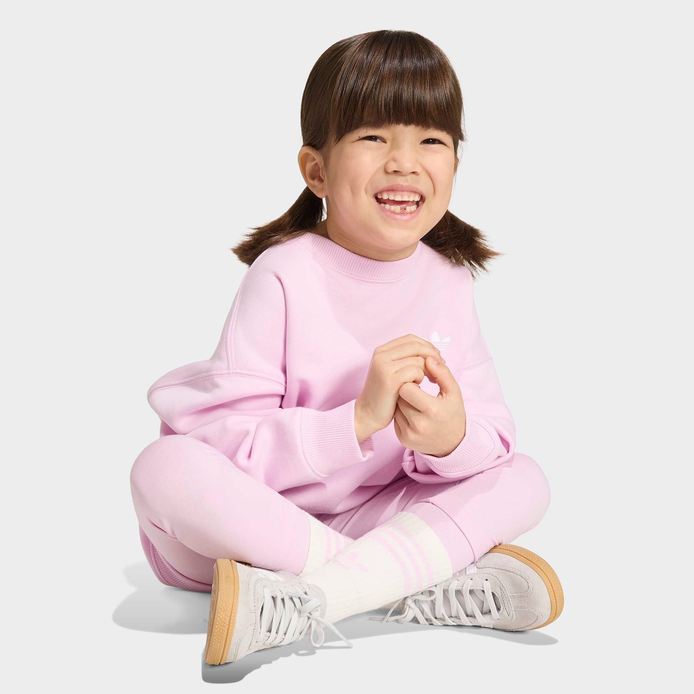 adidas Originals Trainingsanzug OVERSIZE SET RUNDHALSAUSSCHNITT LEGGINGS (2-tlg), für Kinder, 2-teilig, aus Baumwolle und Polyester – Bild 5 von 5
