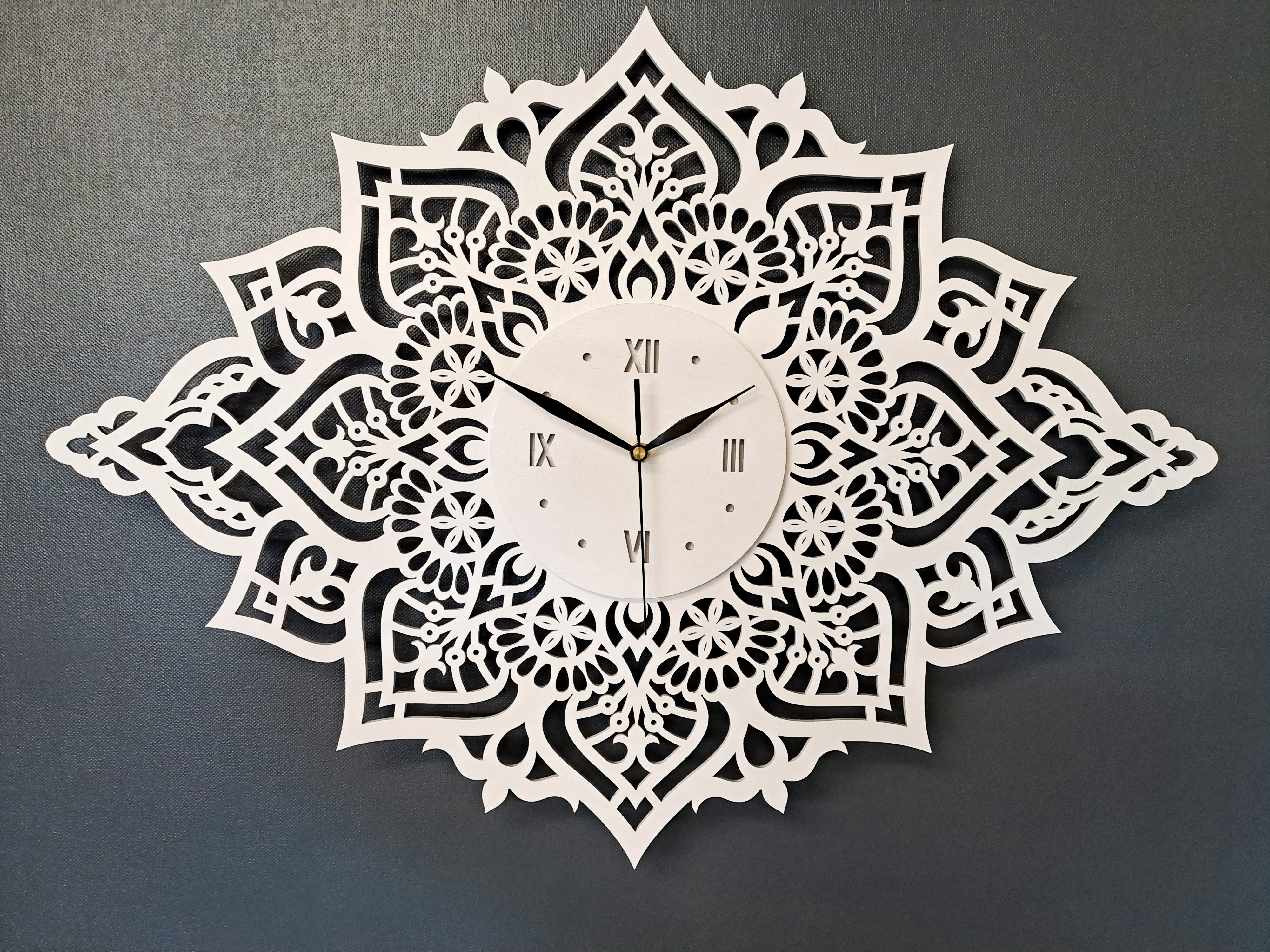 ORNAMENTI Wanduhr Boho Stil, grosse, mandala hingucker,weiss, schwarz, 48 x 64 cm (Handmade, Yoga, ohne Ticken, Ornament, Wanddeko, Holzdeko)