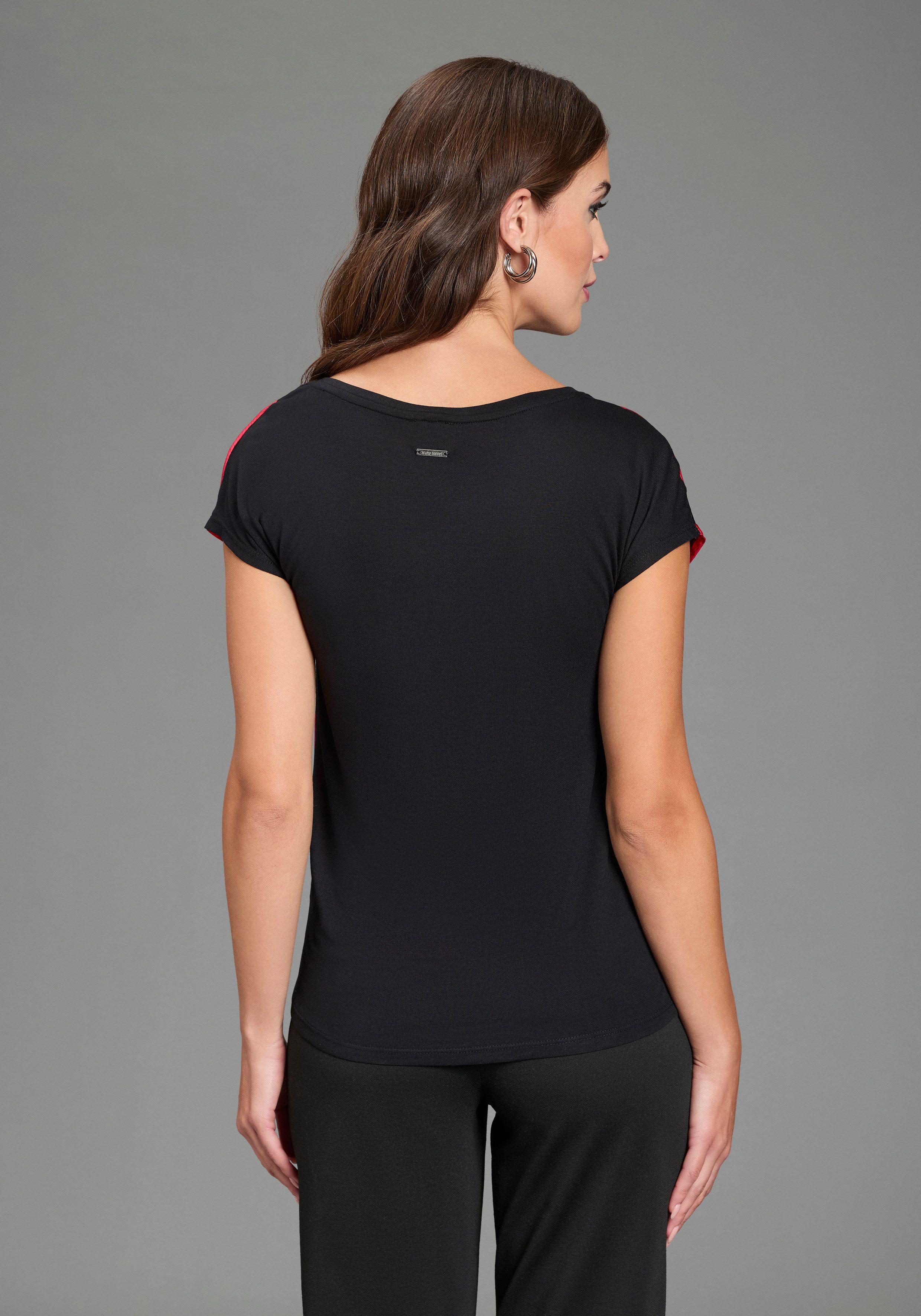 Bruno Banani Shirtbluse mit elegantem Druck im Vorderteil – Bild 2 von 5