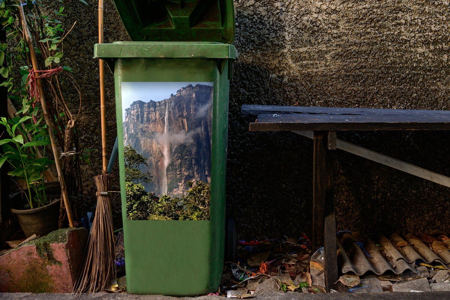 Sticker, St), Container, - - Mülltonne, Abfalbehälter (1 Wandsticker Berg Mülleimer-aufkleber, Wasserfall MuchoWow Venezuela