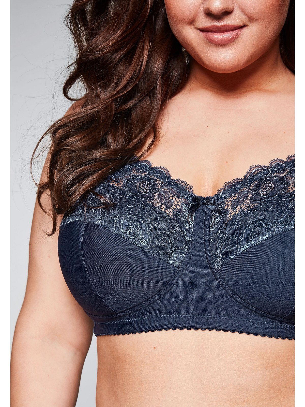 Sheego Bügelloser BH Große Größen mit wattierten Cups und Spitze