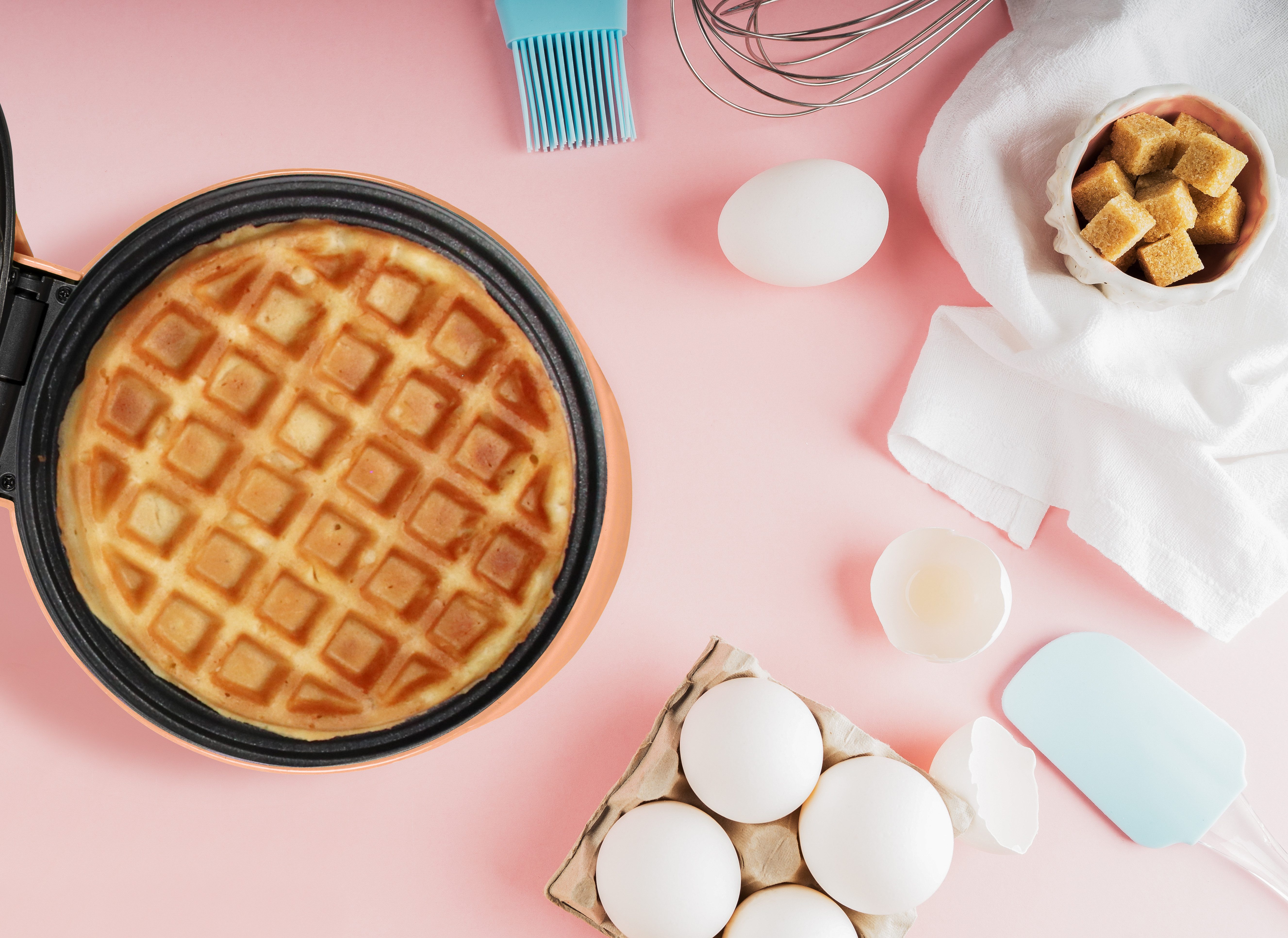 bestron Waffeleisen AMW500, 550 W, Retro-Design, antihaftbeschichtet, leicht, kompakt